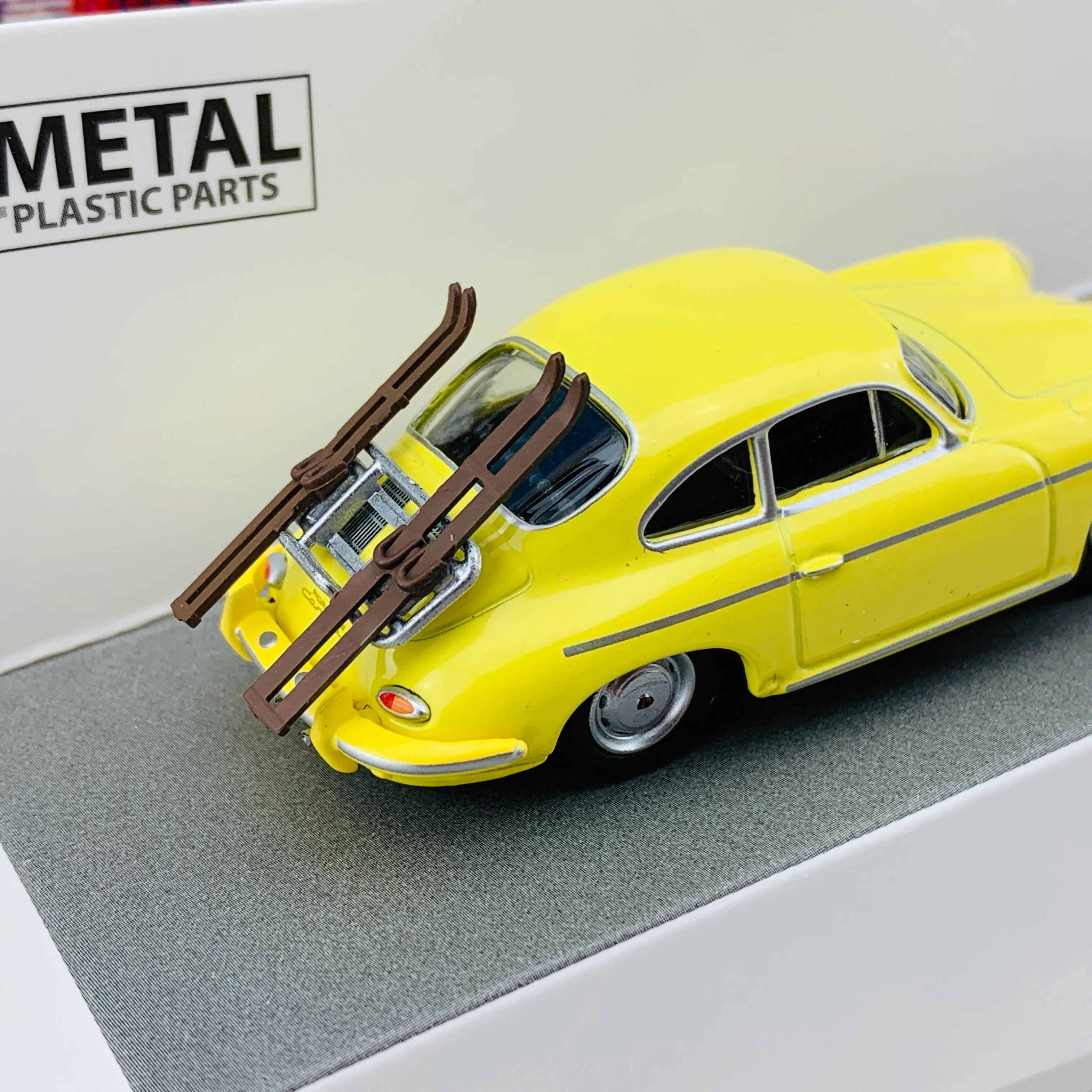 Schuco1/64 Porsche 356 Carrera 2 Skiurlaub 452022900 - Image 5