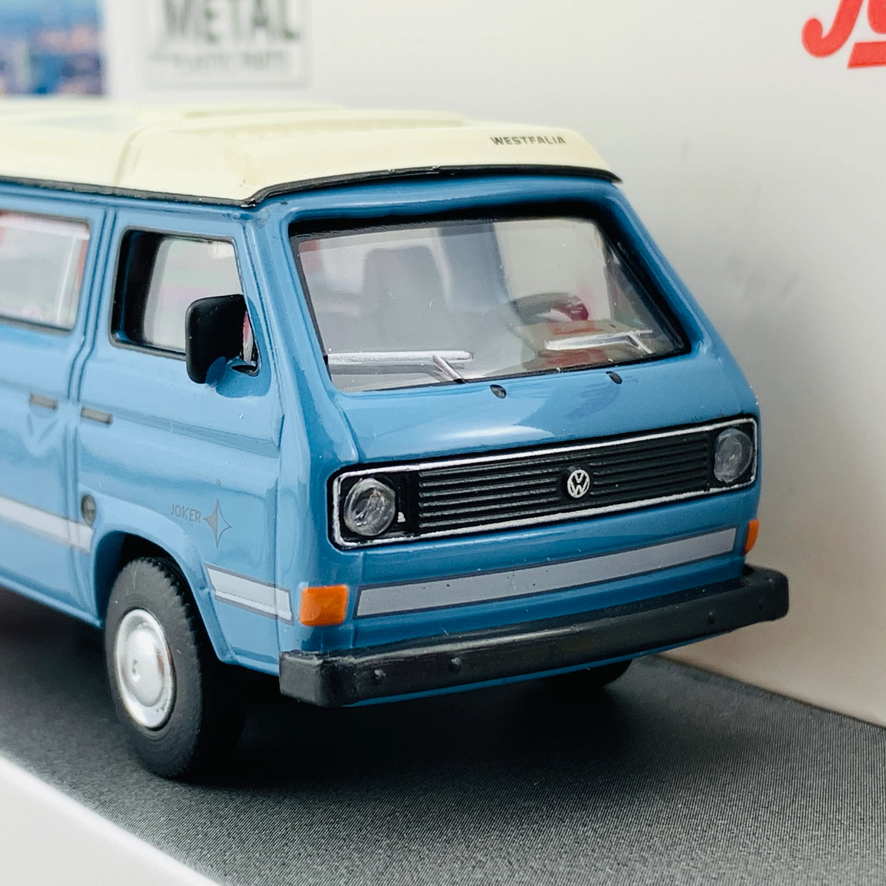 Schuco1/64 VW T3 Camper Blue 452022000 - Image 7