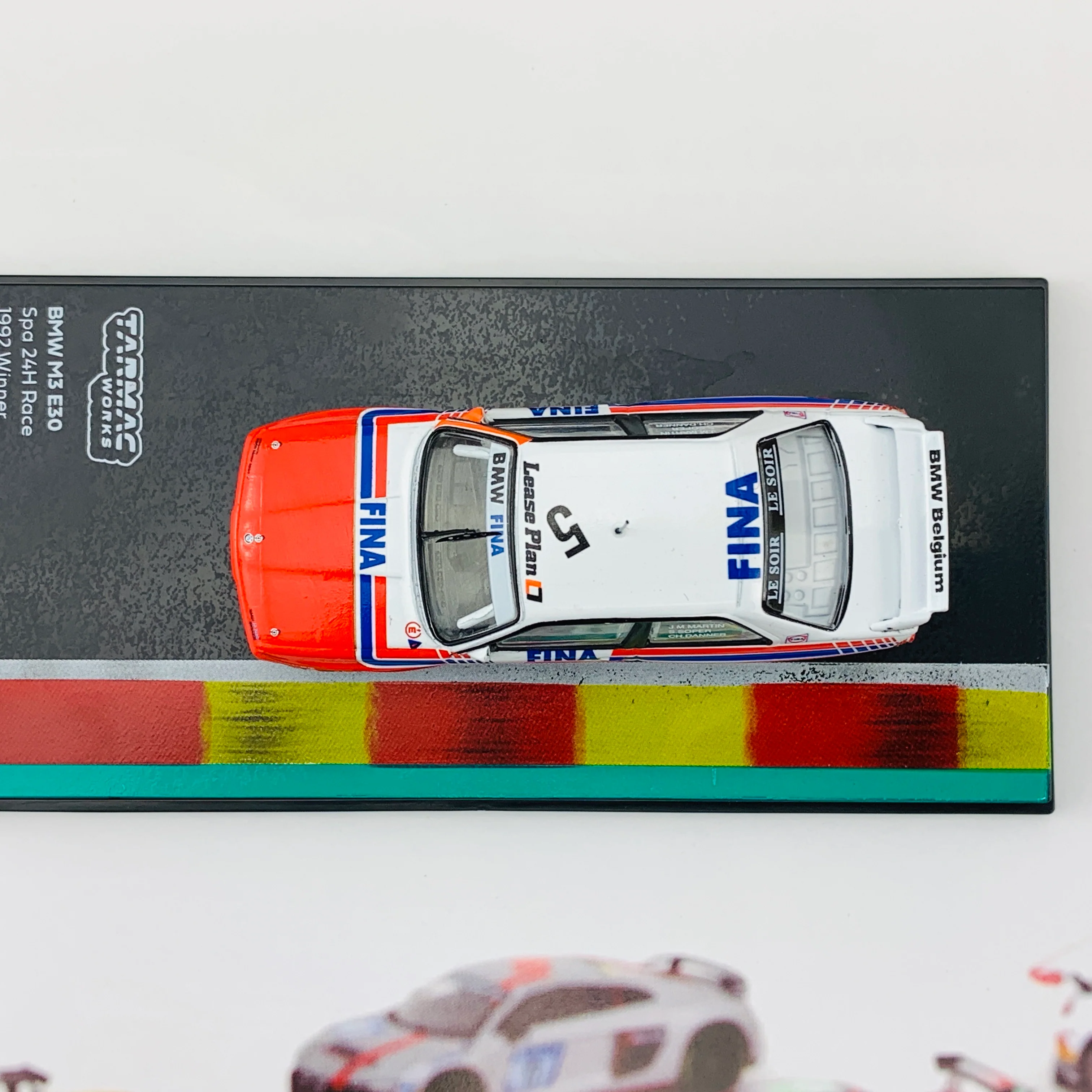 Tarmac Works 1/64 BMW M3 E30  Spa 24hours Race 1992 Winner Soper / Martin / Danner (Decal included) T64-009-92SPA05 - Image 5