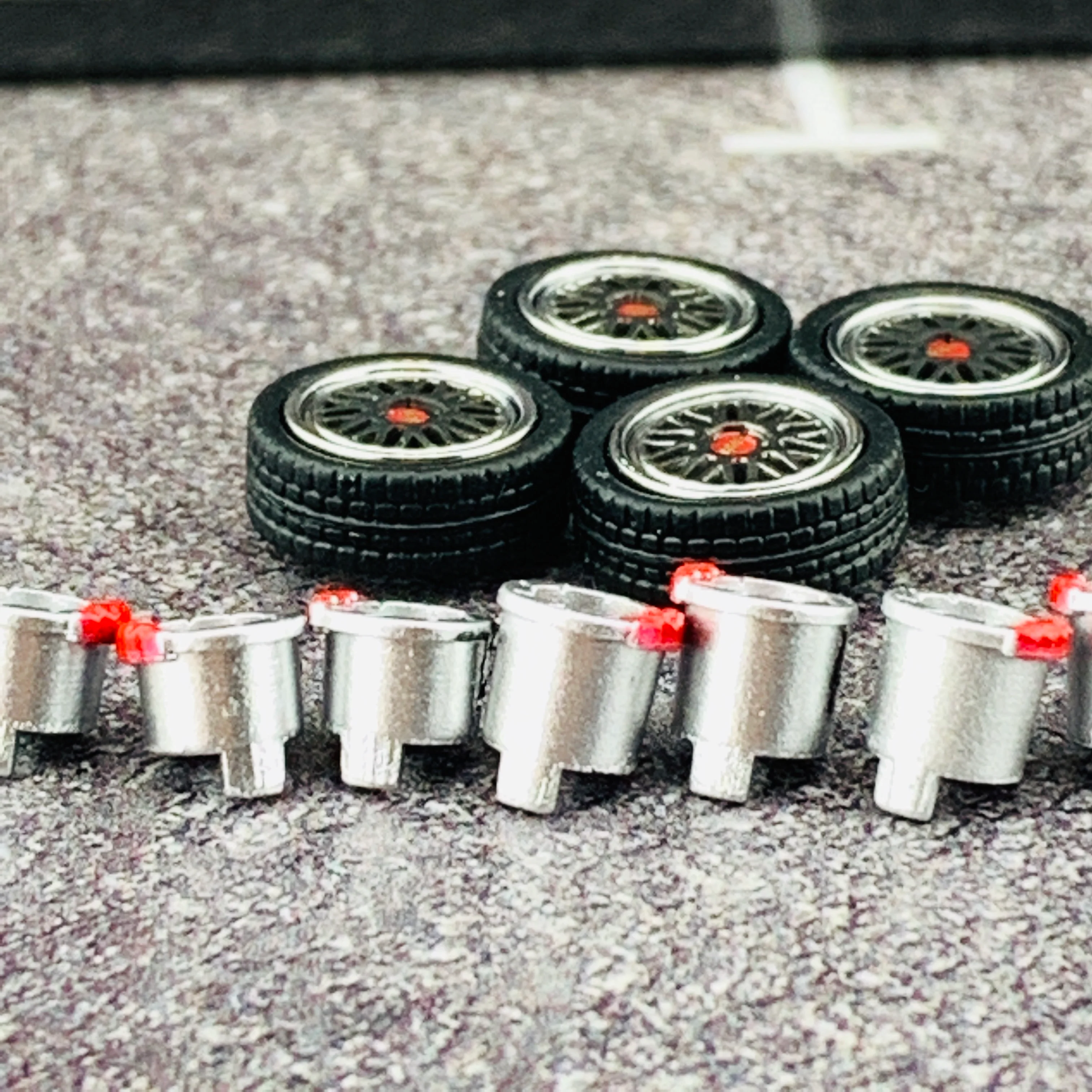 Tarmac Works 1/64 Accessories BBS LM Forged Matt Black Polish with Red cap T64W-001-BR - Image 3