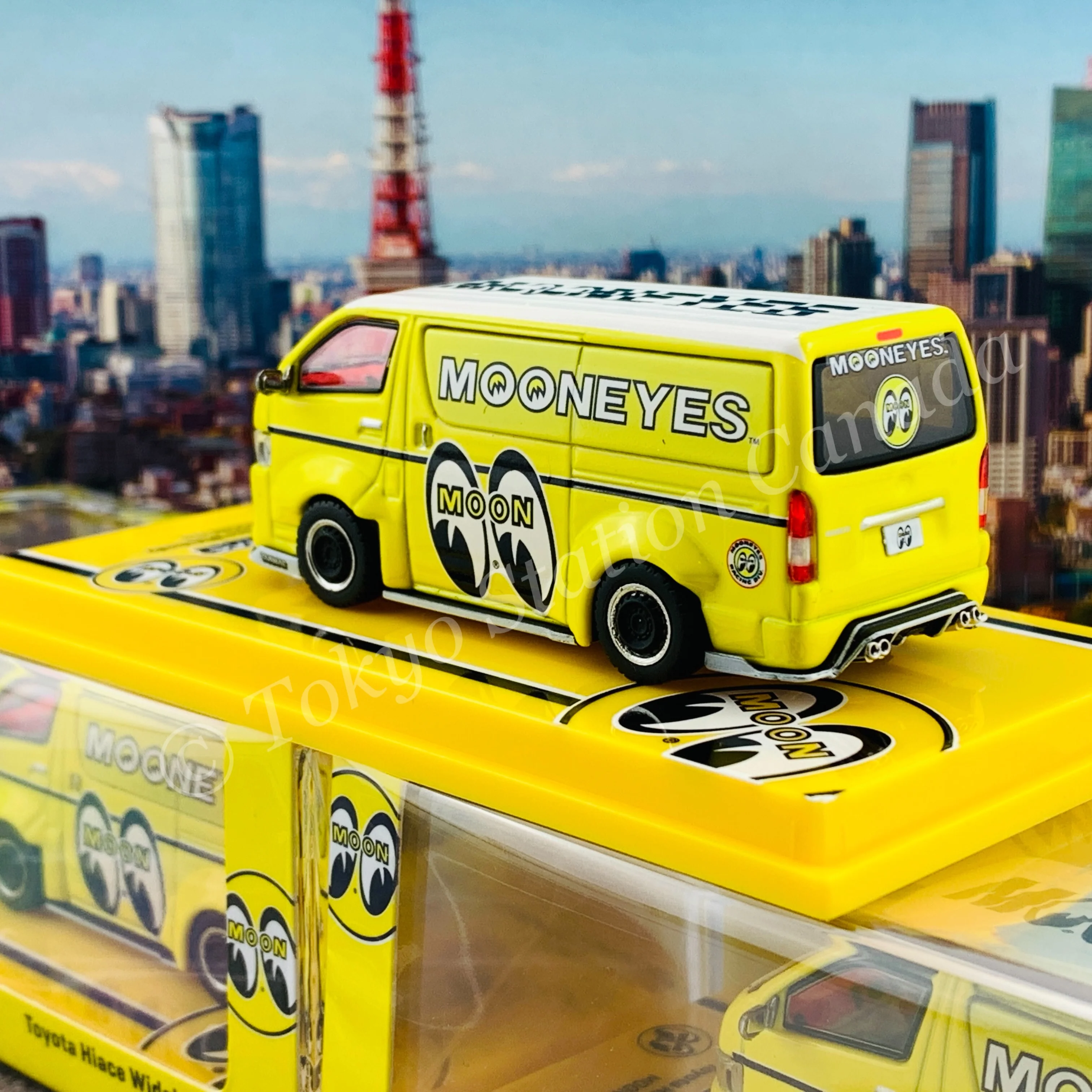 Tarmac Works 1/64 COLLAB64 Toyota Hiace Widebody Mooneyes *** Collaboration with Mooneyes *** T64-038-ME - Image 5