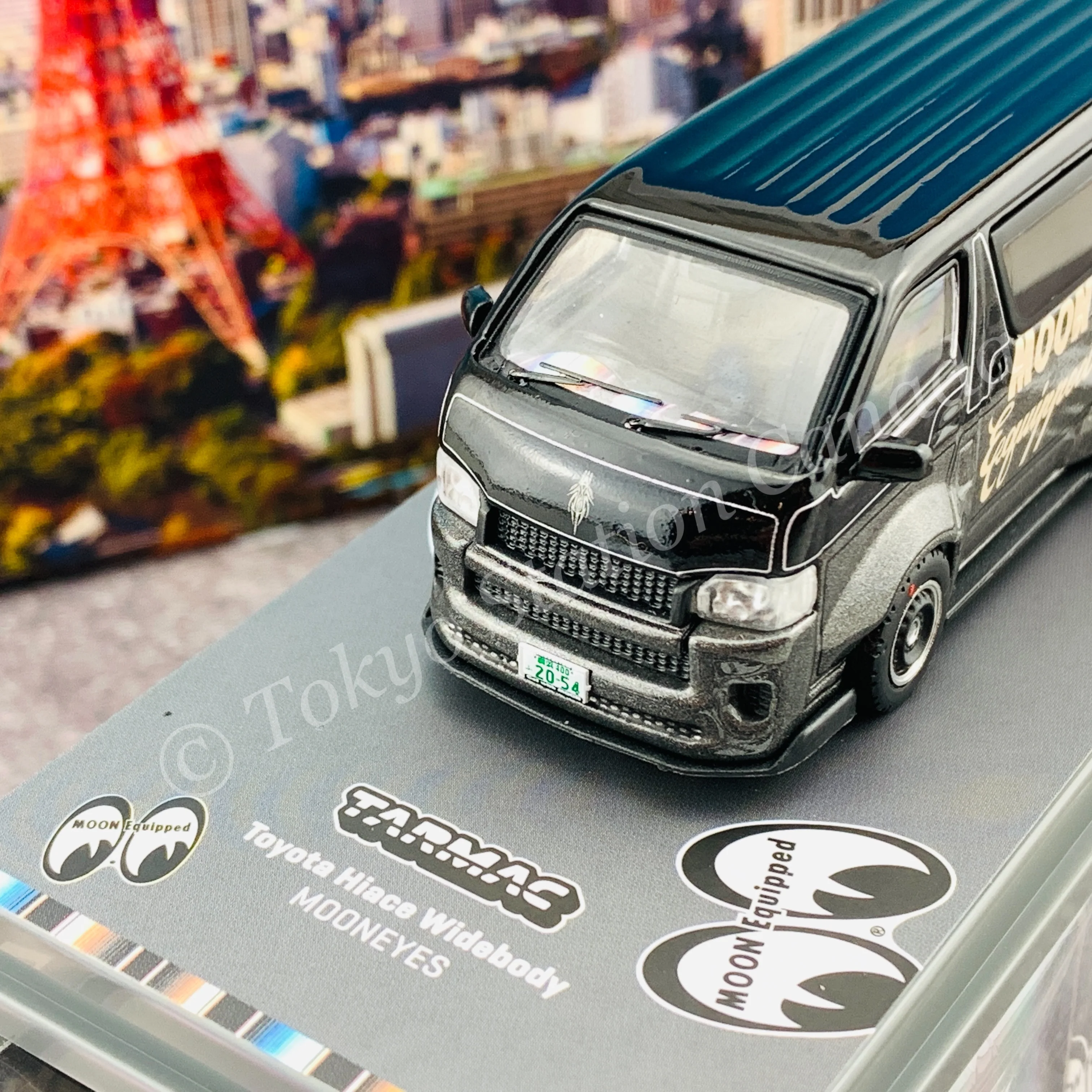 Tarmac Works 1/64 COLLAB64 Toyota Hiace Widebody Mooneyes T64-038-ME2 - Image 2