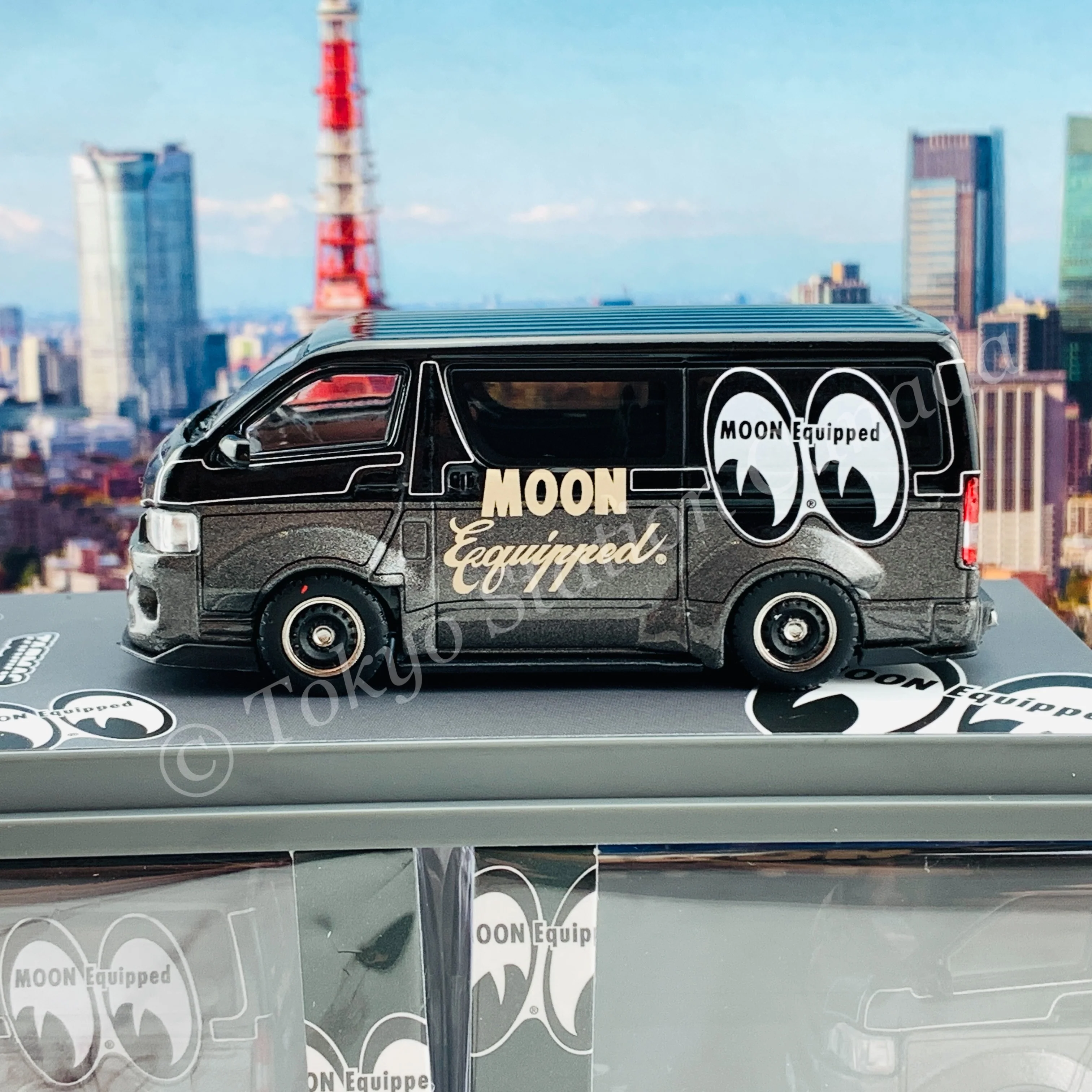 Tarmac Works 1/64 COLLAB64 Toyota Hiace Widebody Mooneyes T64-038-ME2 - Image 3