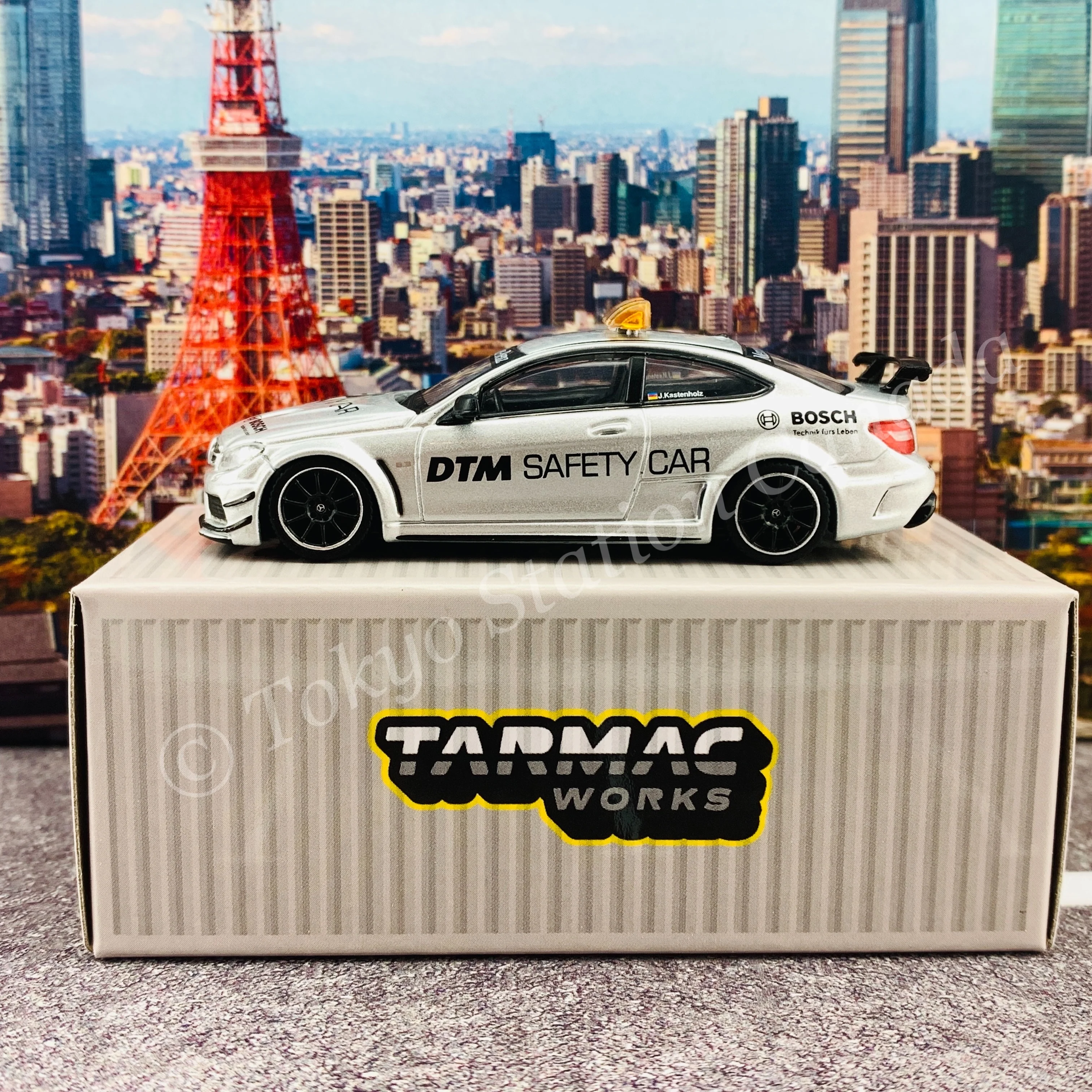 TARMAC WORKS 1/64 GLOBAL64 Mercedes-Benz C63 AMG Coupé Black Series DTM Safety Car T64G-009-SC - Image 2