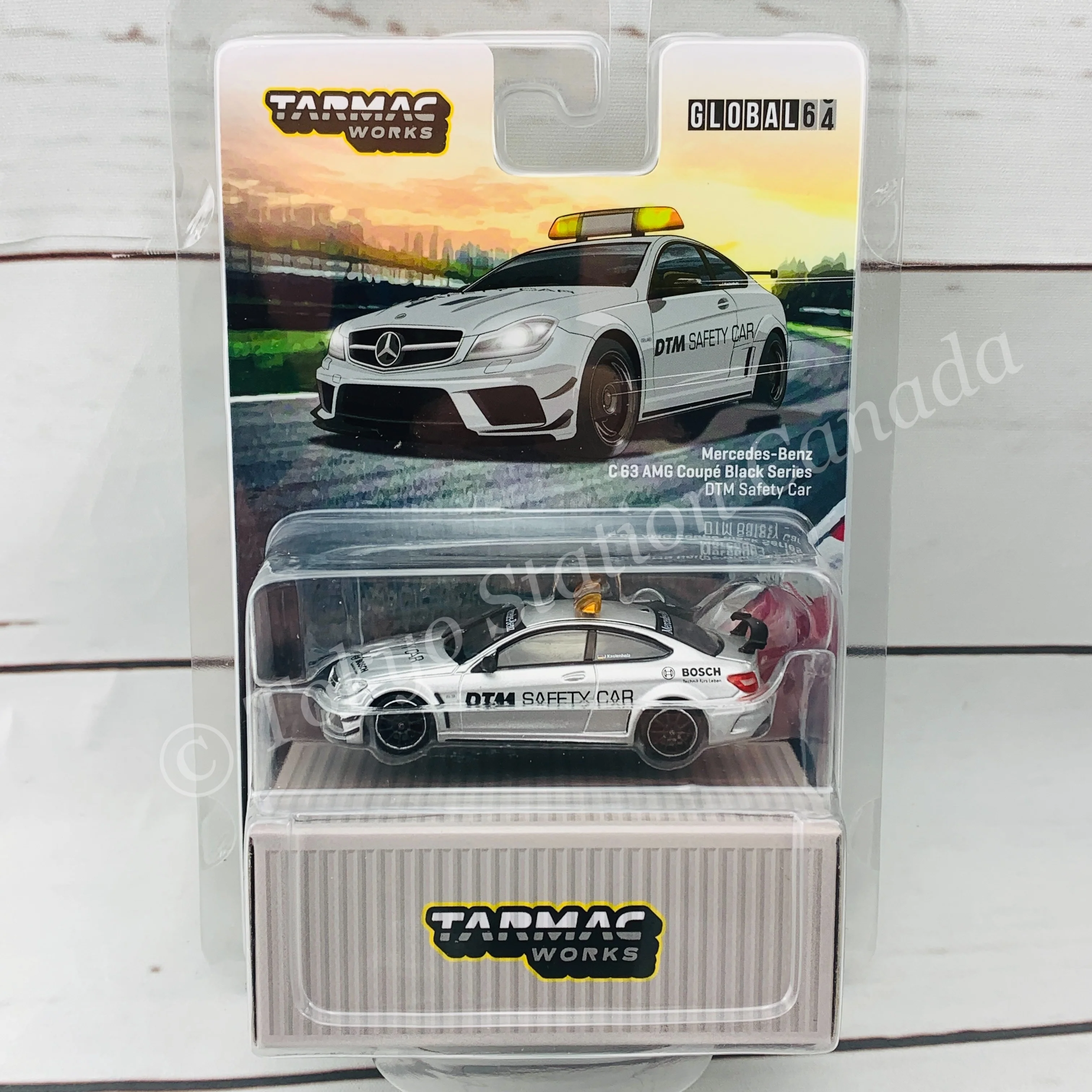 TARMAC WORKS 1/64 GLOBAL64 Mercedes-Benz C63 AMG Coupé Black Series DTM Safety Car T64G-009-SC - Image 6