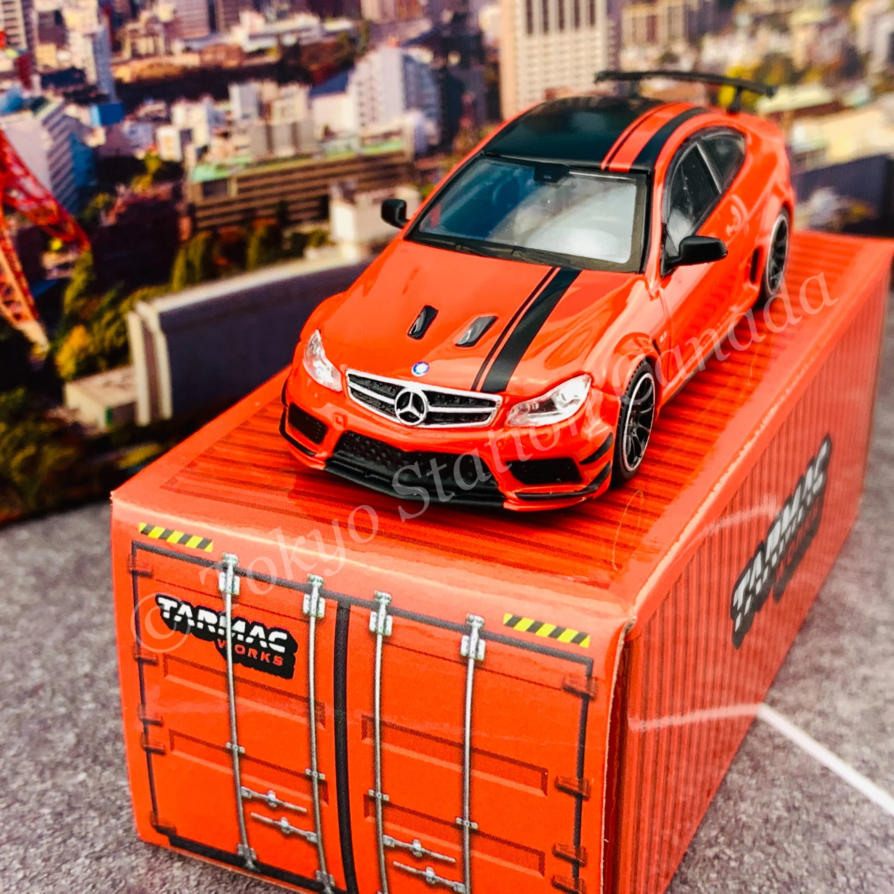 Tarmac Works 1/64 Global Collection Mercedes-Benz C63 AMG Coupé Black Series Red T64G-009-RE - Image 4