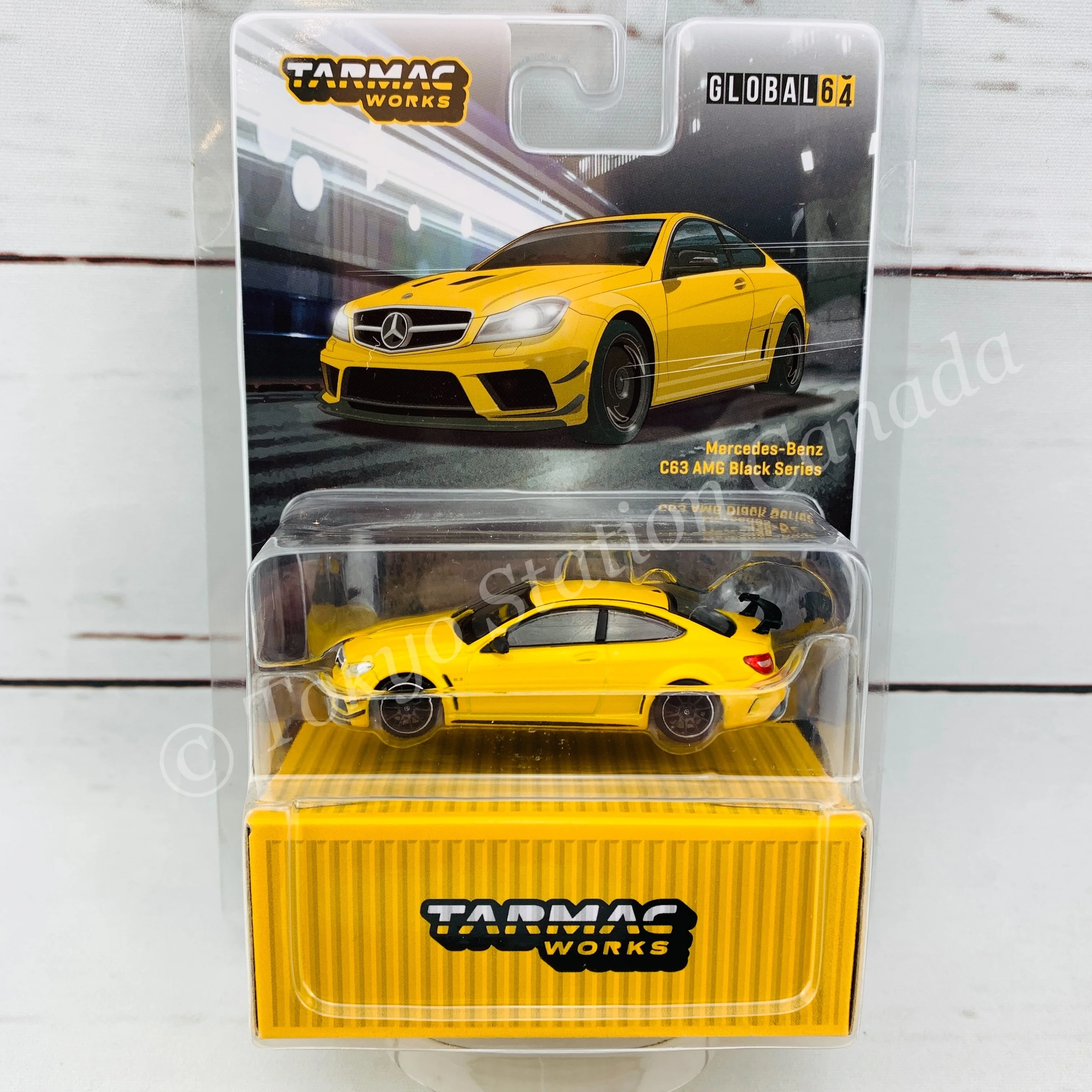 Tarmac Works 1/64 Global Collection Mercedes-Benz C63 AMG Coupe Black Series Yellow Metallic T64G-009-SB - Image 2