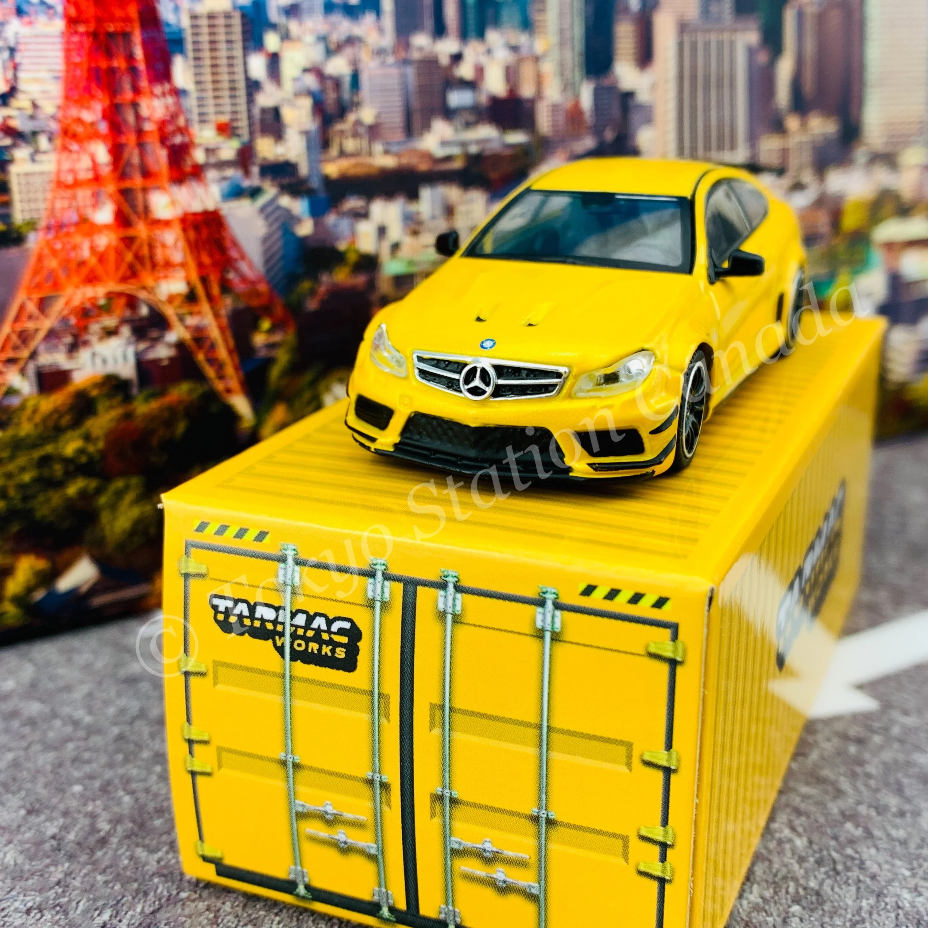 Tarmac Works 1/64 Global Collection Mercedes-Benz C63 AMG Coupe Black Series Yellow Metallic T64G-009-SB - Image 3
