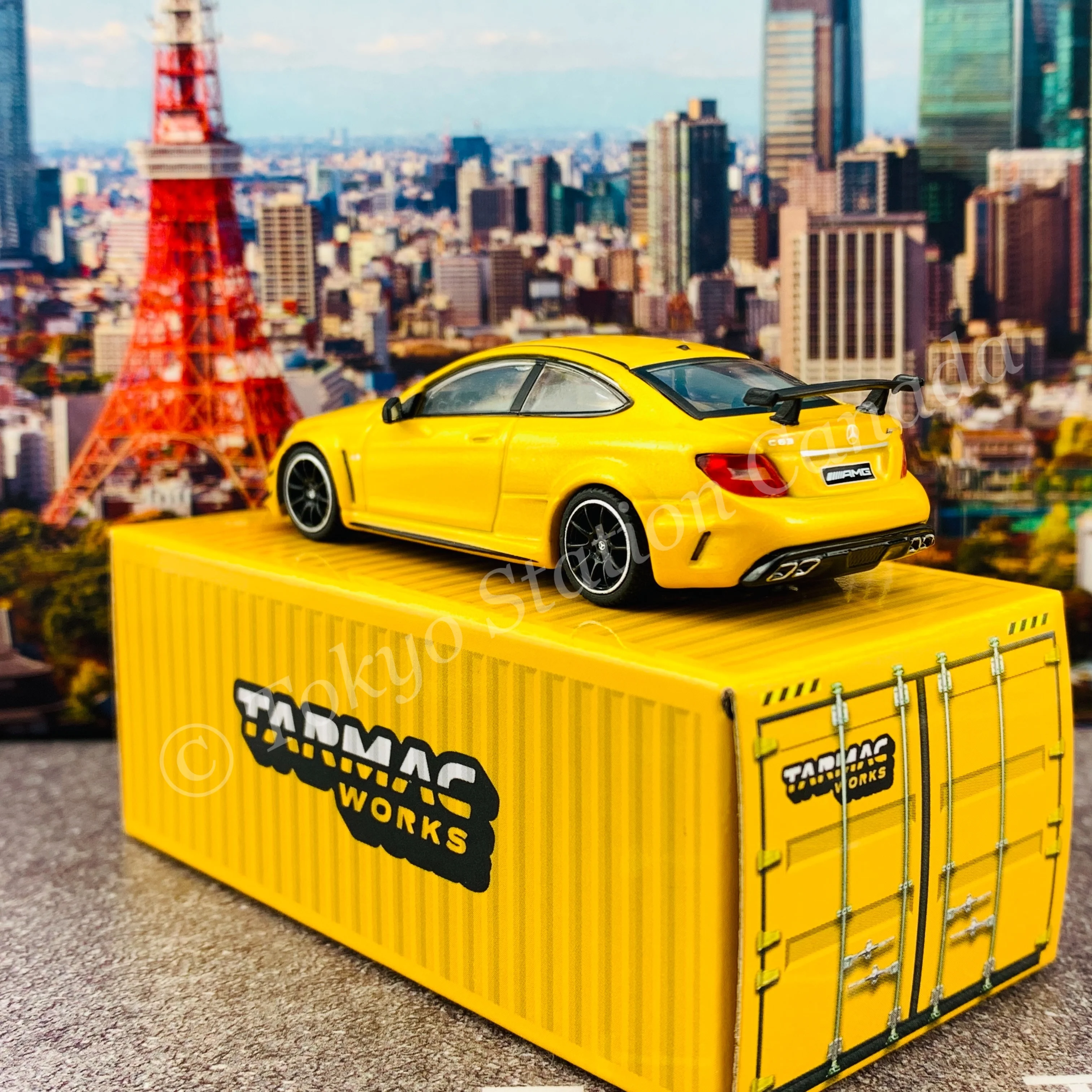 Tarmac Works 1/64 Global Collection Mercedes-Benz C63 AMG Coupe Black Series Yellow Metallic T64G-009-SB - Image 5