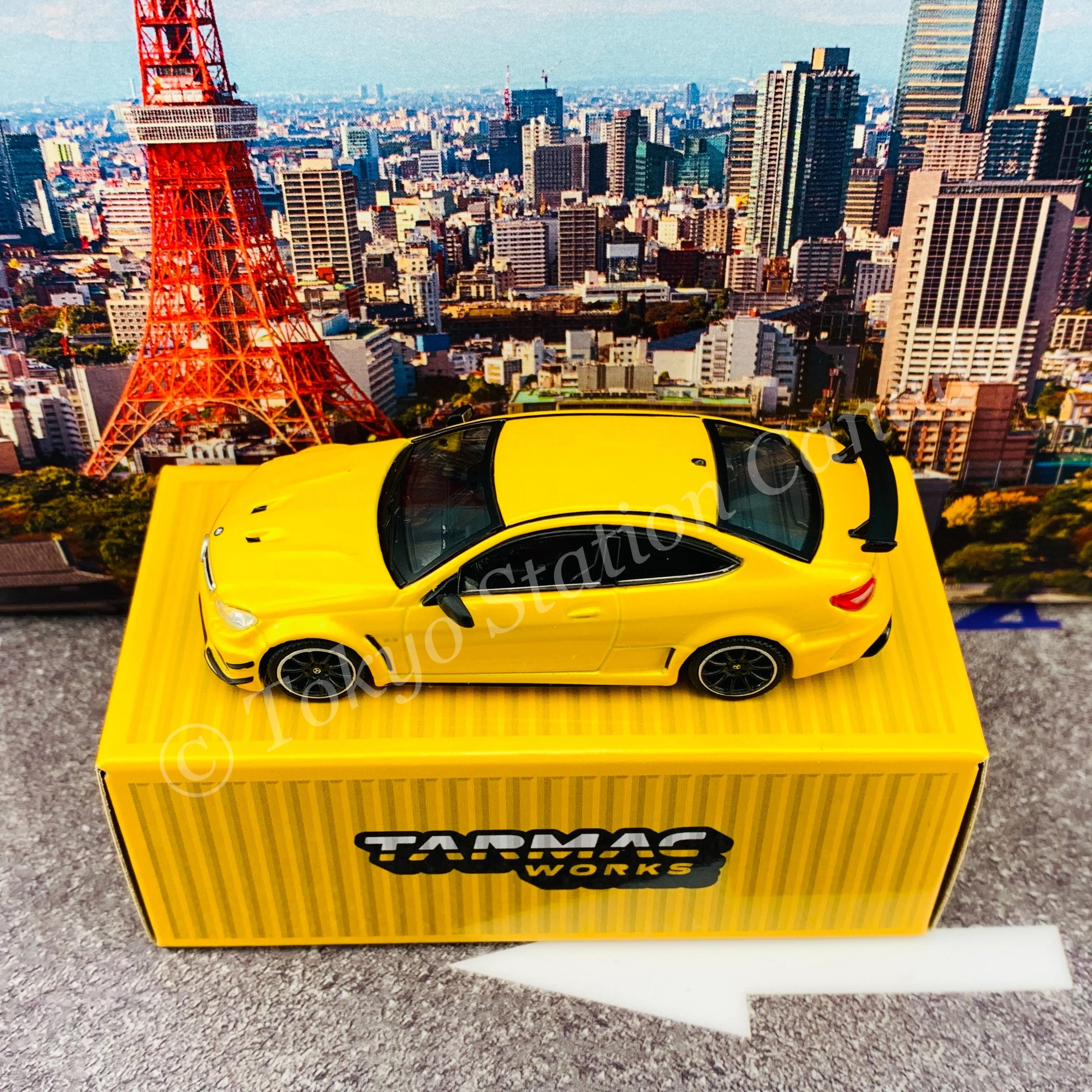 Tarmac Works 1/64 Global Collection Mercedes-Benz C63 AMG Coupe Black Series Yellow Metallic T64G-009-SB - Image 6