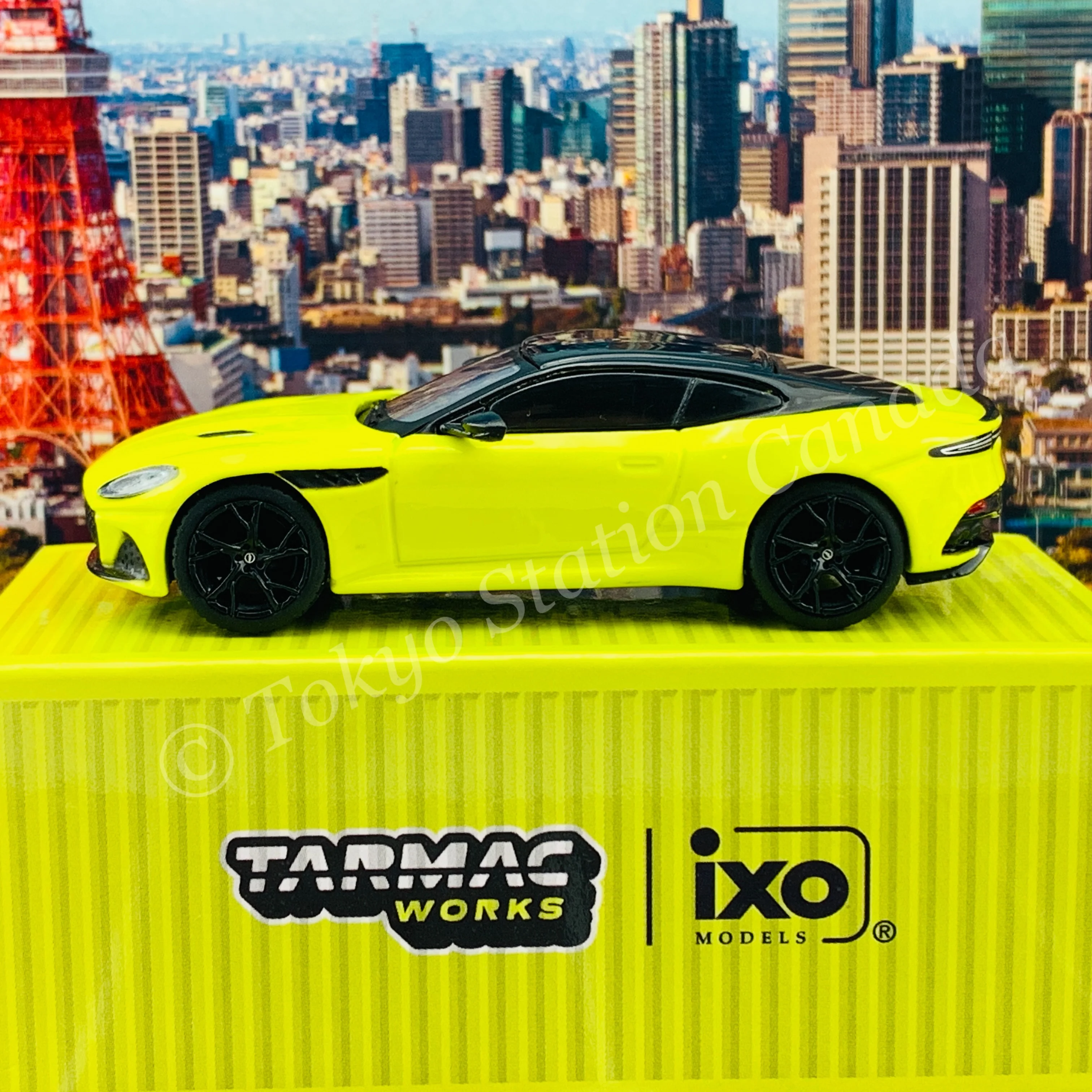 TARMAC WORKS 1/64 Global64 Aston Martin DBS Superleggera Yellow Metallic T64G-004-LG - Image 3