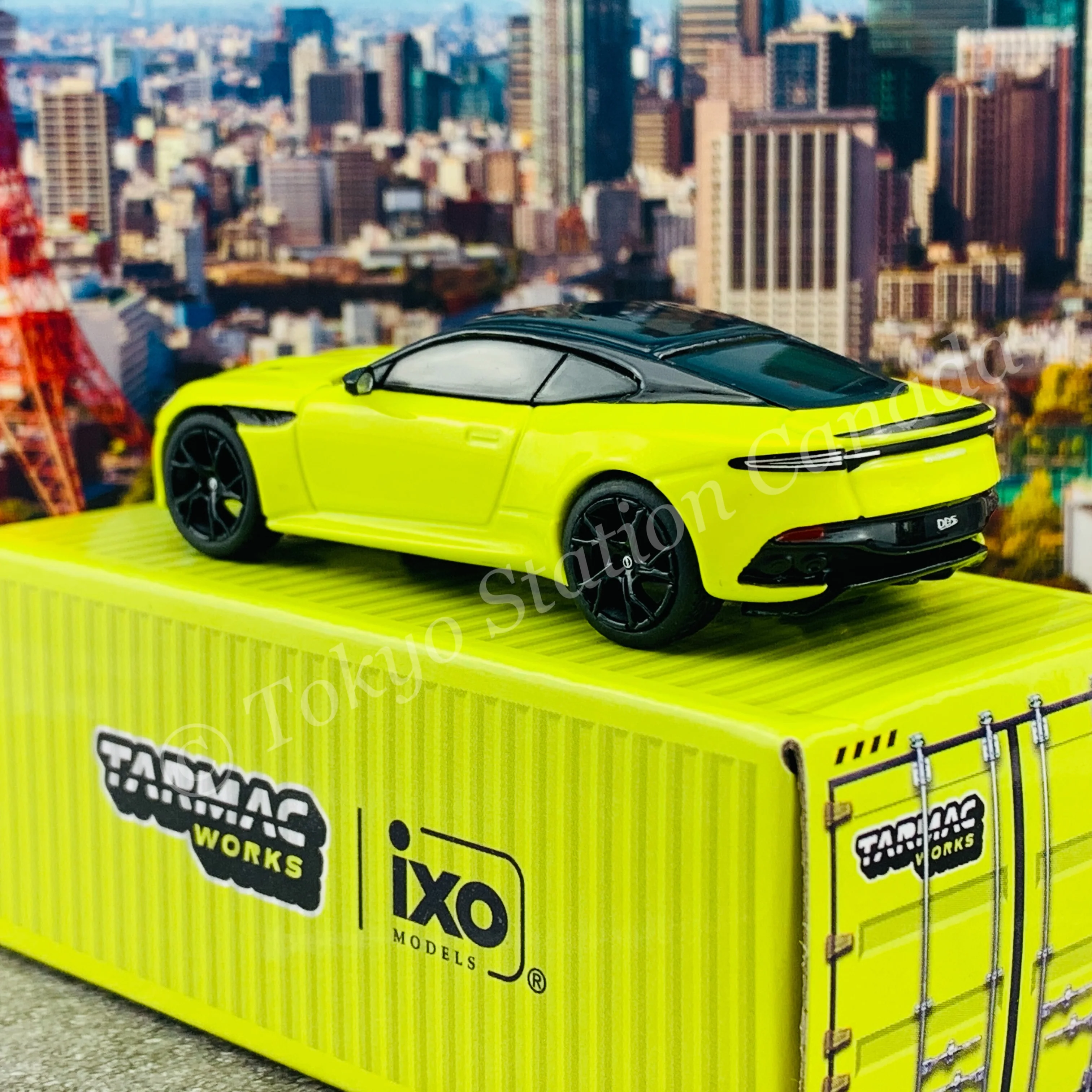 TARMAC WORKS 1/64 Global64 Aston Martin DBS Superleggera Yellow Metallic T64G-004-LG - Image 4