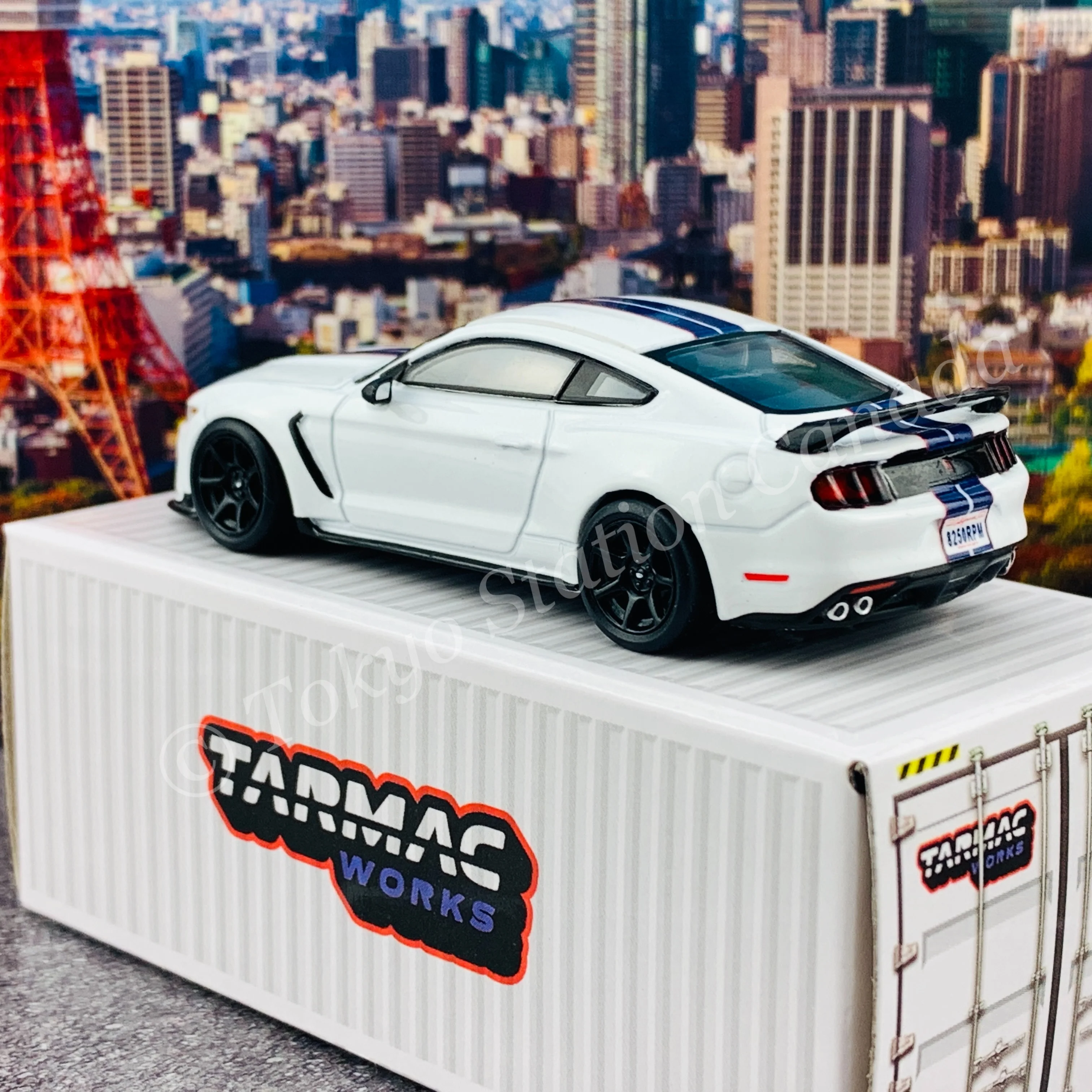 TARMAC WORKS 1/64 Global64 Ford Mustang Shelby GT350R White Metallic T64G-011-WH - Image 6