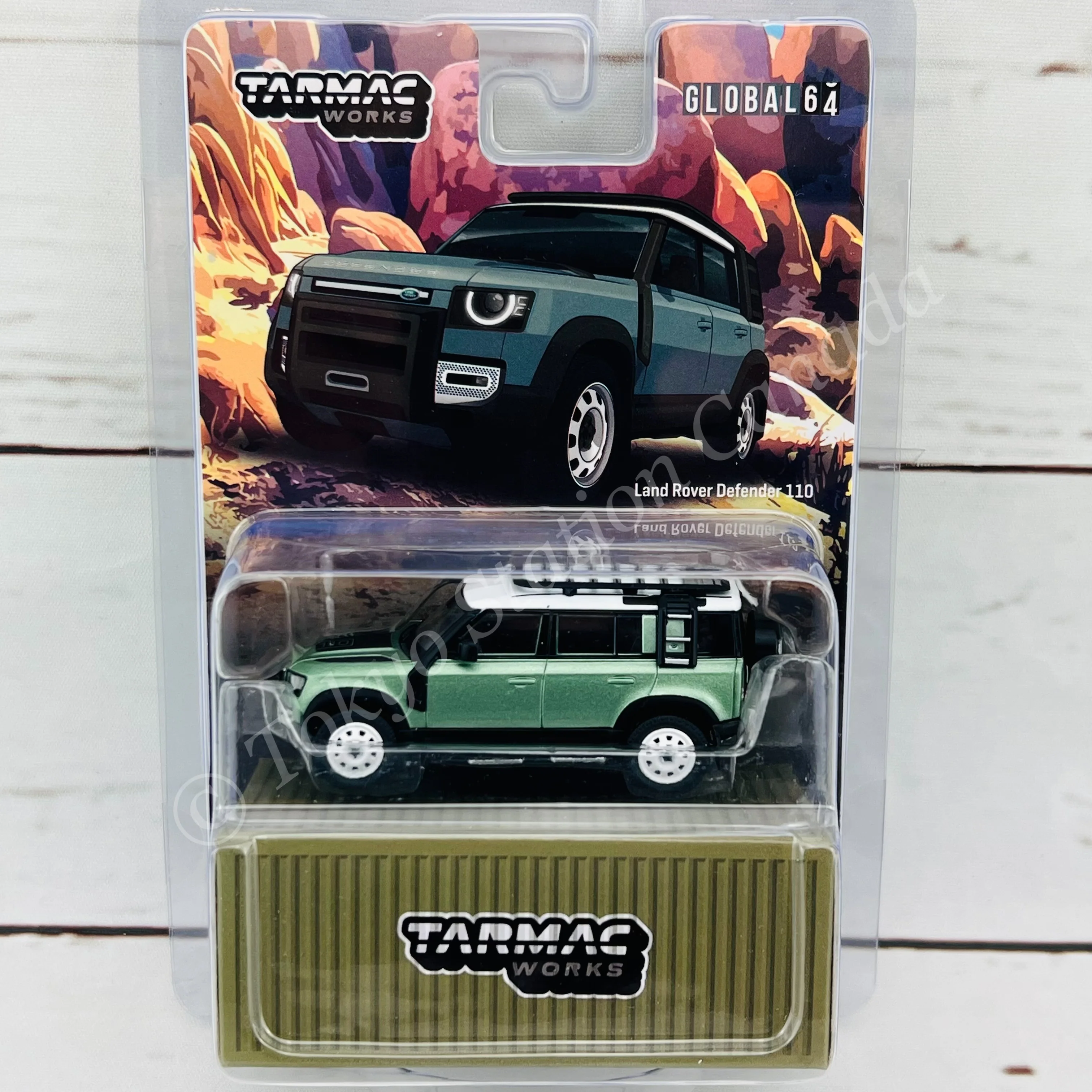 TARMAC WORKS 1/64 Global64 Land Rover Defender 110 Green Metallic T64G-020-GR - Image 2