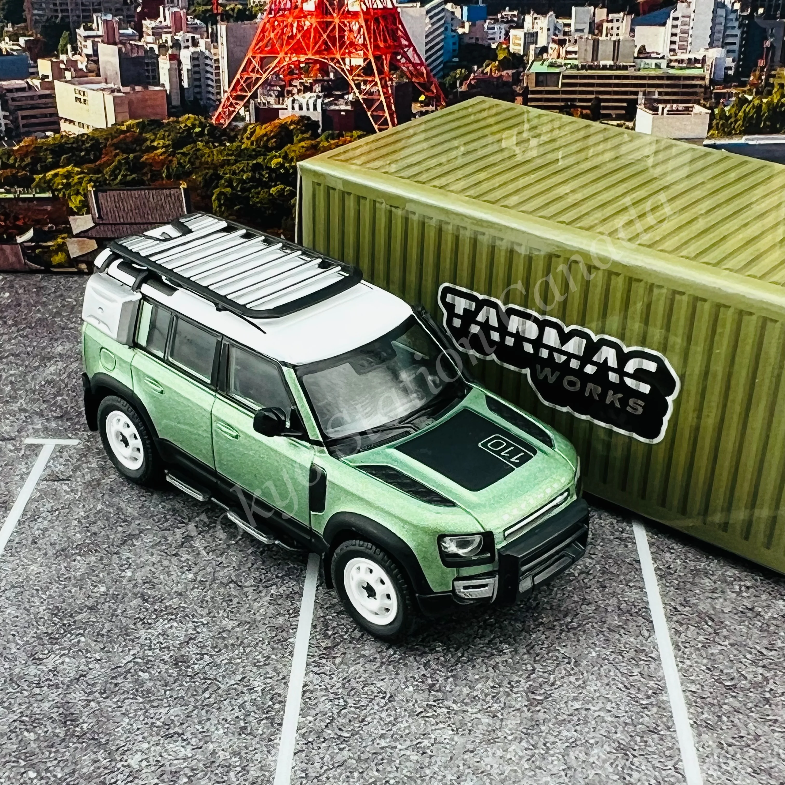 TARMAC WORKS 1/64 Global64 Land Rover Defender 110 Green Metallic T64G-020-GR - Image 6