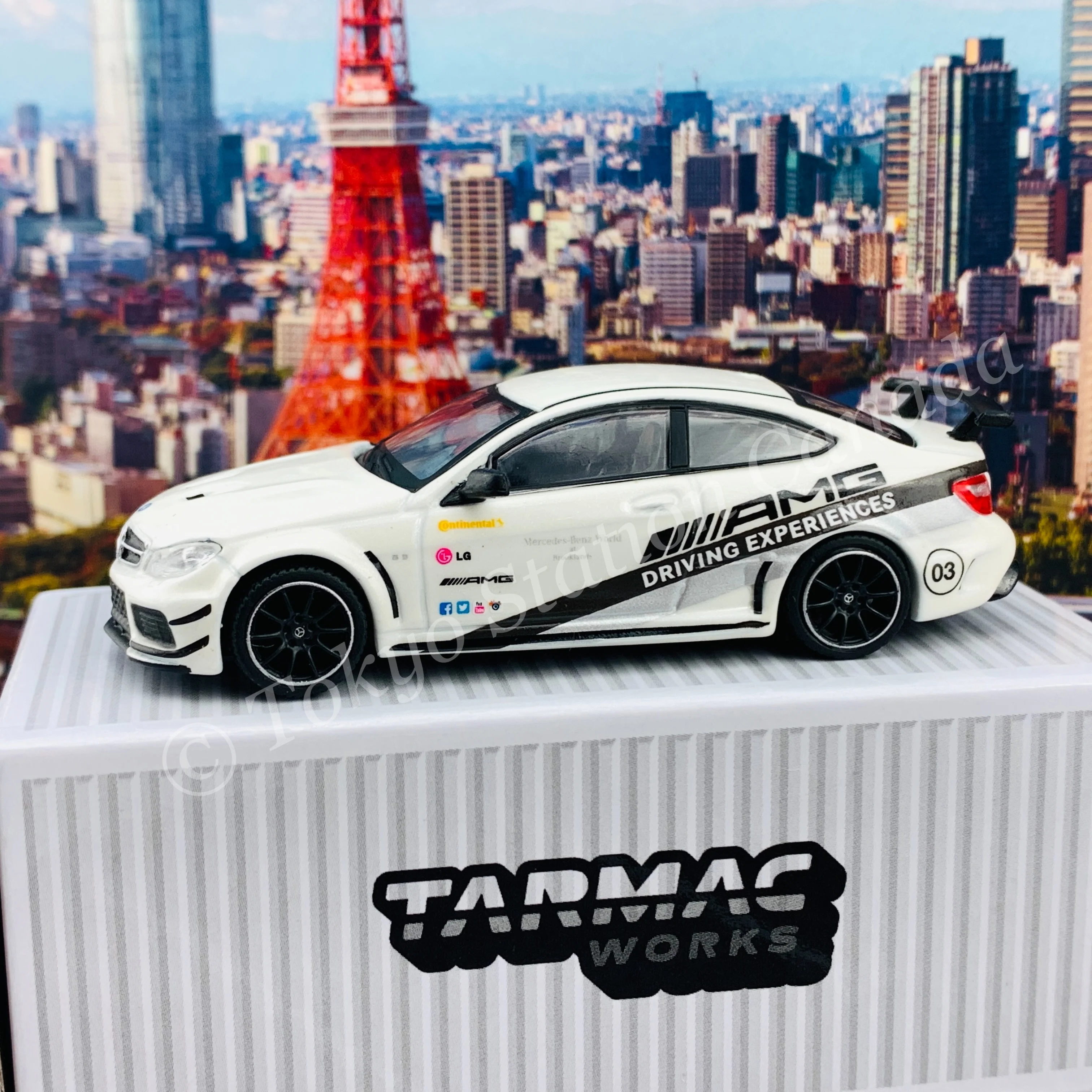 TARMAC WORKS 1/64 Global64 Mercedes-Benz C63 AMG Black Series AMG Driving Experience T64G-009-DE - Image 3