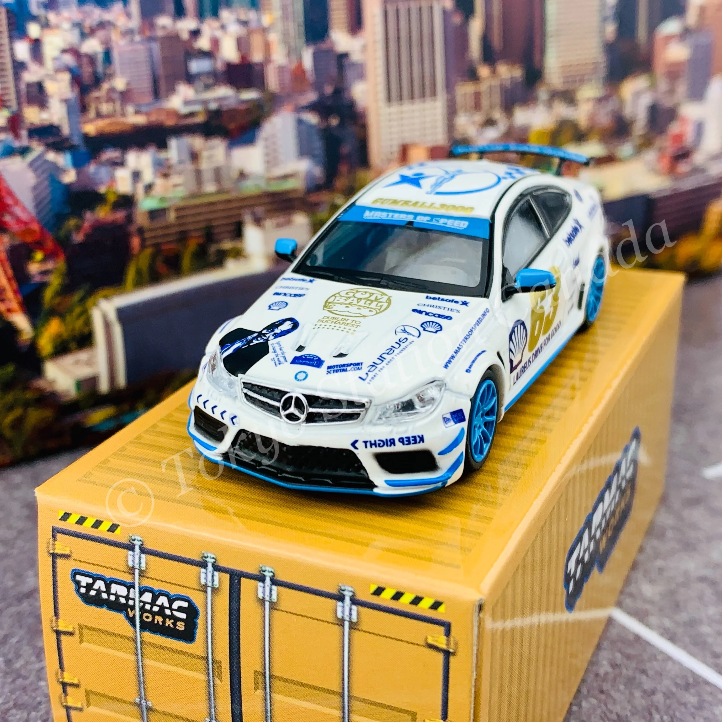 Tarmac Works 1/64 Global64 Mercedes-Benz C63 AMG Black Series GUMBALL 3000 2016 T64G-009-GB - Image 4