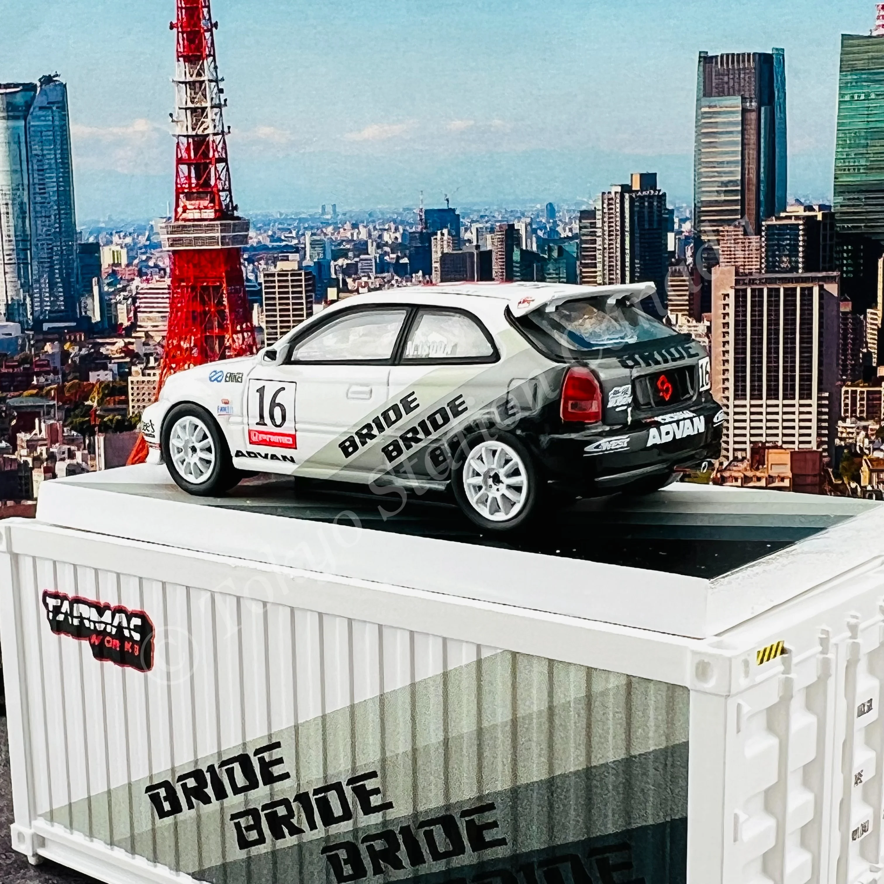 TARMAC WORKS 1/64 HOBBY64 Honda Civic Type R EK9 BRIDE with Container T64-TL010-BR - Image 5