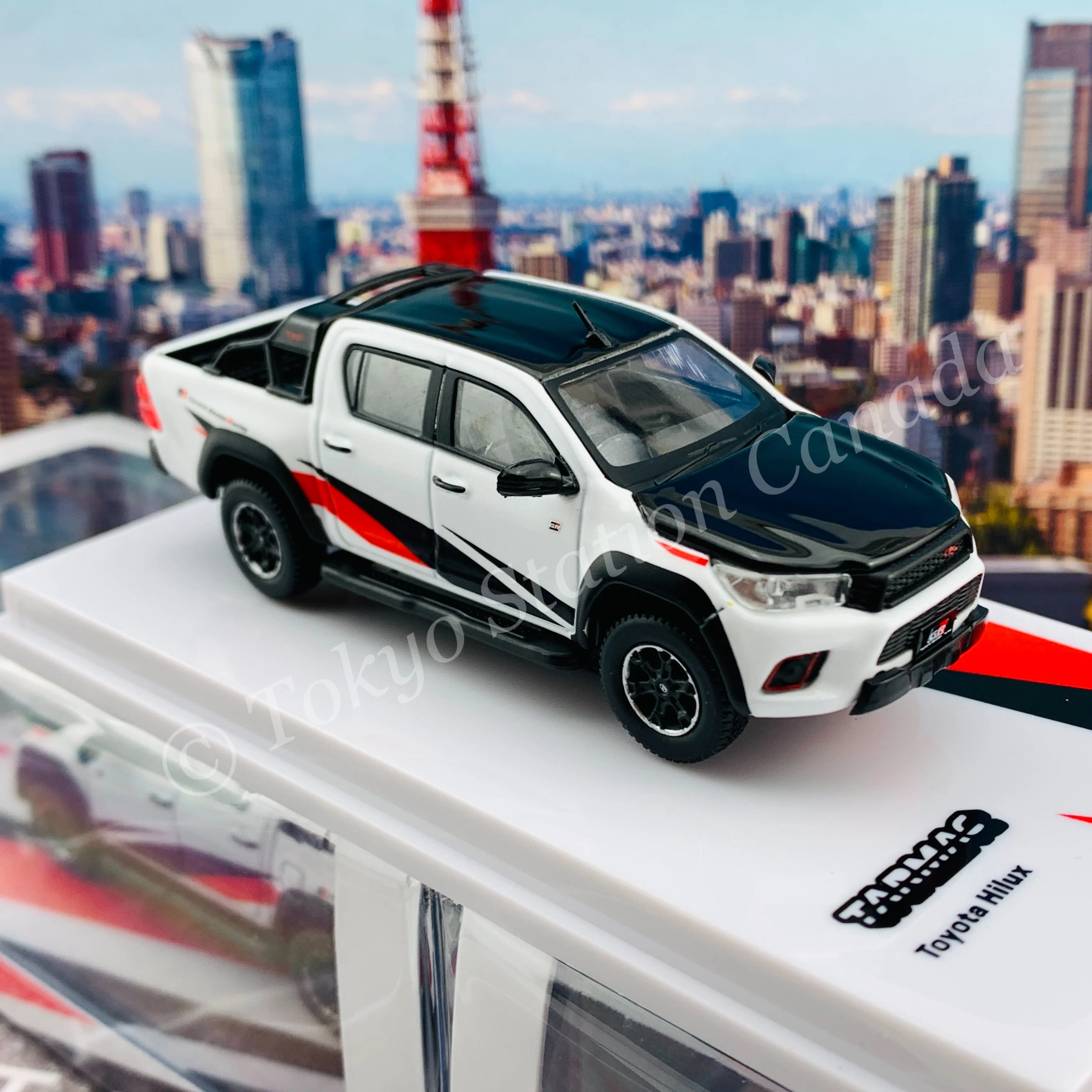 Tarmac Works 1/64 HOBBY64 Toyota Hilux White T64-041-WH - Image 6