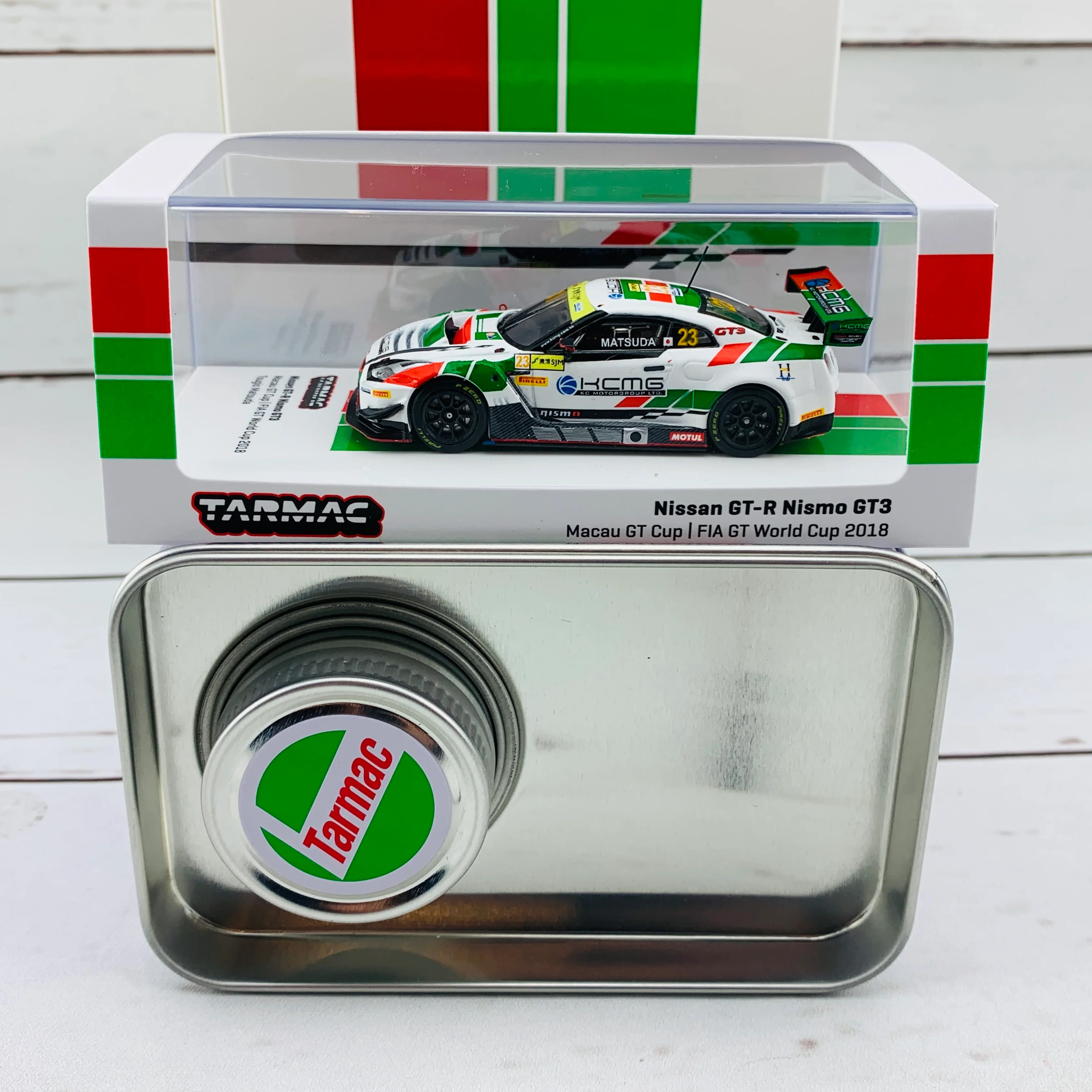 Tarmac Works 1/64 Nissan Nismo GTR GT3 Macau GT Cup - FIA GT World Cup 2018 Tsugio Matsuda includes on 18cm tall Metal Oil Can T64-035-18MGP23 - Image 2