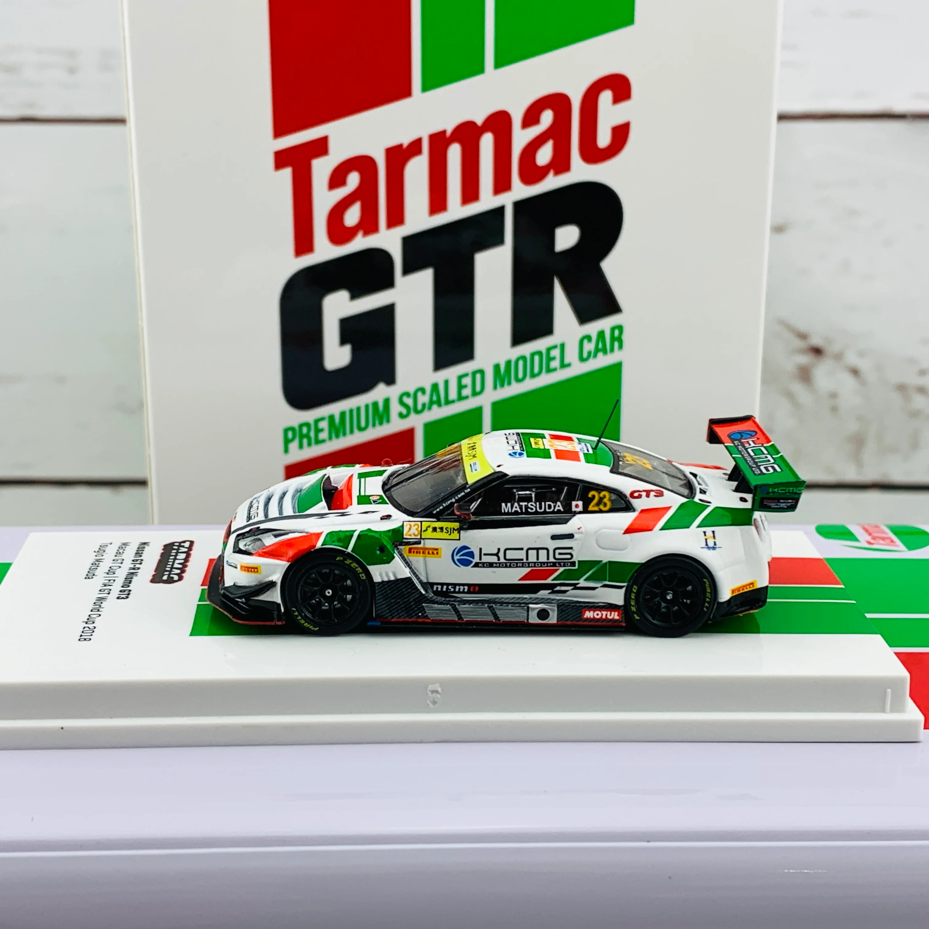Tarmac Works 1/64 Nissan Nismo GTR GT3 Macau GT Cup - FIA GT World Cup 2018 Tsugio Matsuda includes on 18cm tall Metal Oil Can T64-035-18MGP23 - Image 3