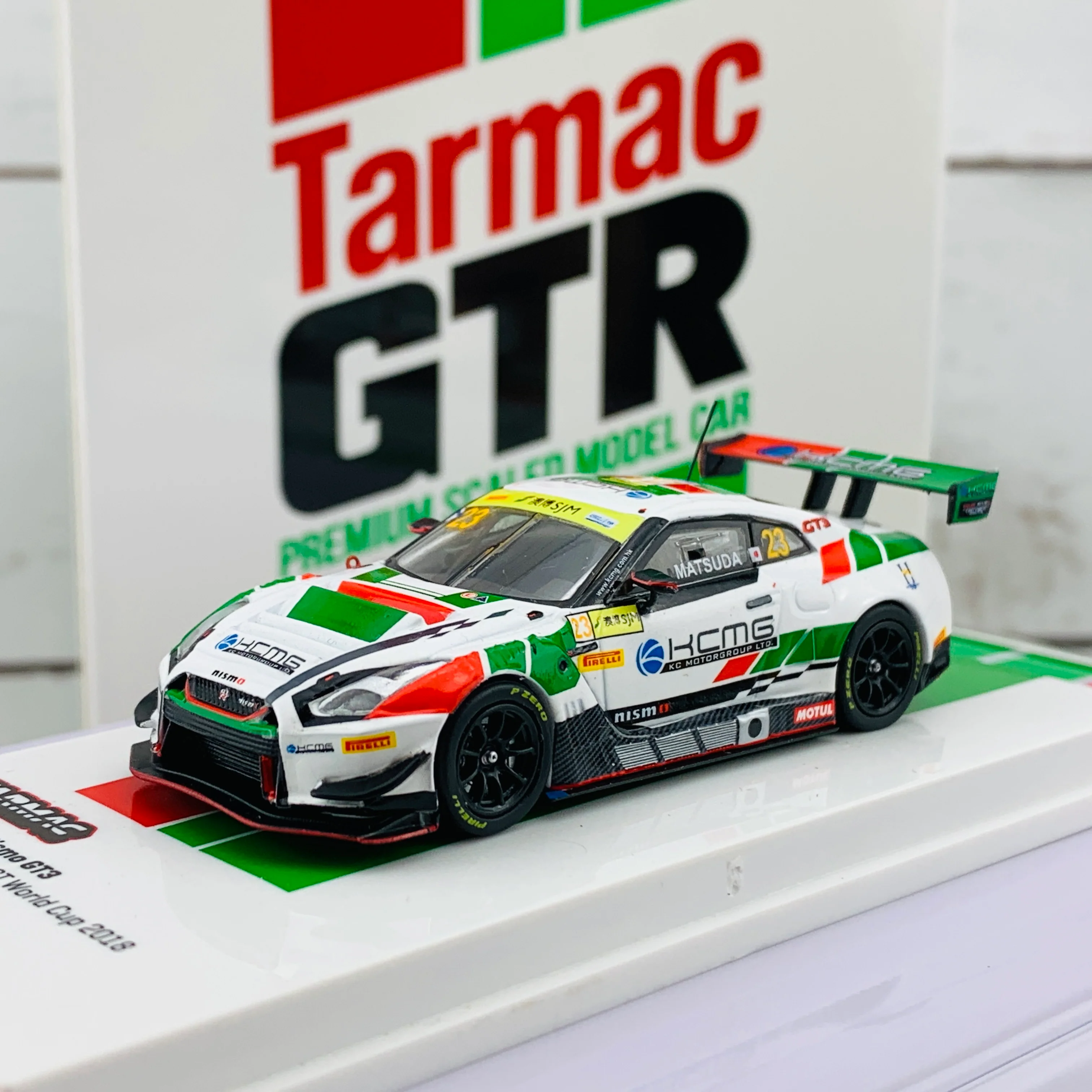 Tarmac Works 1/64 Nissan Nismo GTR GT3 Macau GT Cup - FIA GT World Cup 2018 Tsugio Matsuda includes on 18cm tall Metal Oil Can T64-035-18MGP23 - Image 5