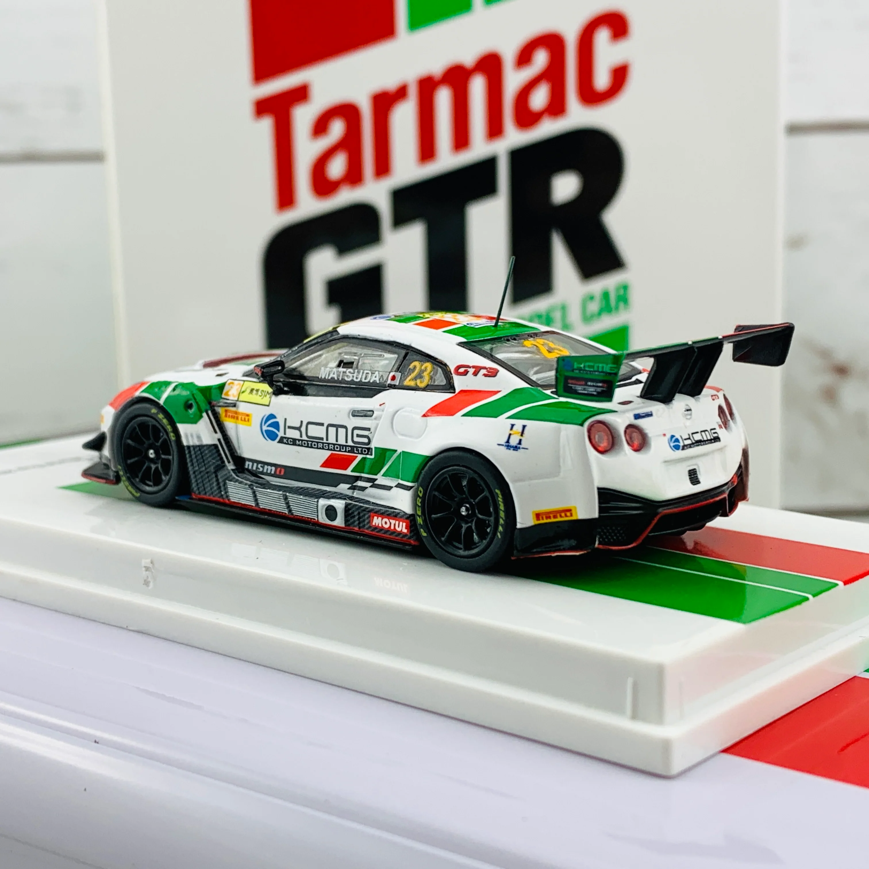 Tarmac Works 1/64 Nissan Nismo GTR GT3 Macau GT Cup - FIA GT World Cup 2018 Tsugio Matsuda includes on 18cm tall Metal Oil Can T64-035-18MGP23 - Image 6