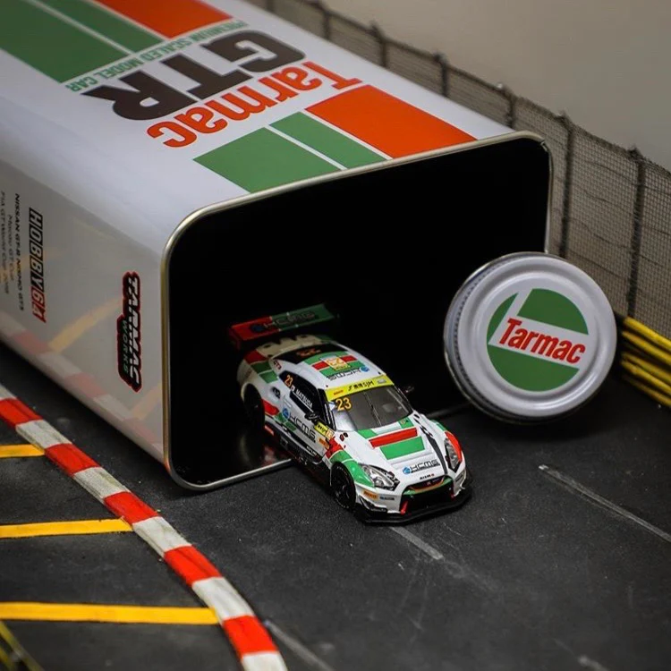 Tarmac Works 1/64 Nissan Nismo GTR GT3 Macau GT Cup - FIA GT World Cup 2018 Tsugio Matsuda includes on 18cm tall Metal Oil Can T64-035-18MGP23 - Image 7