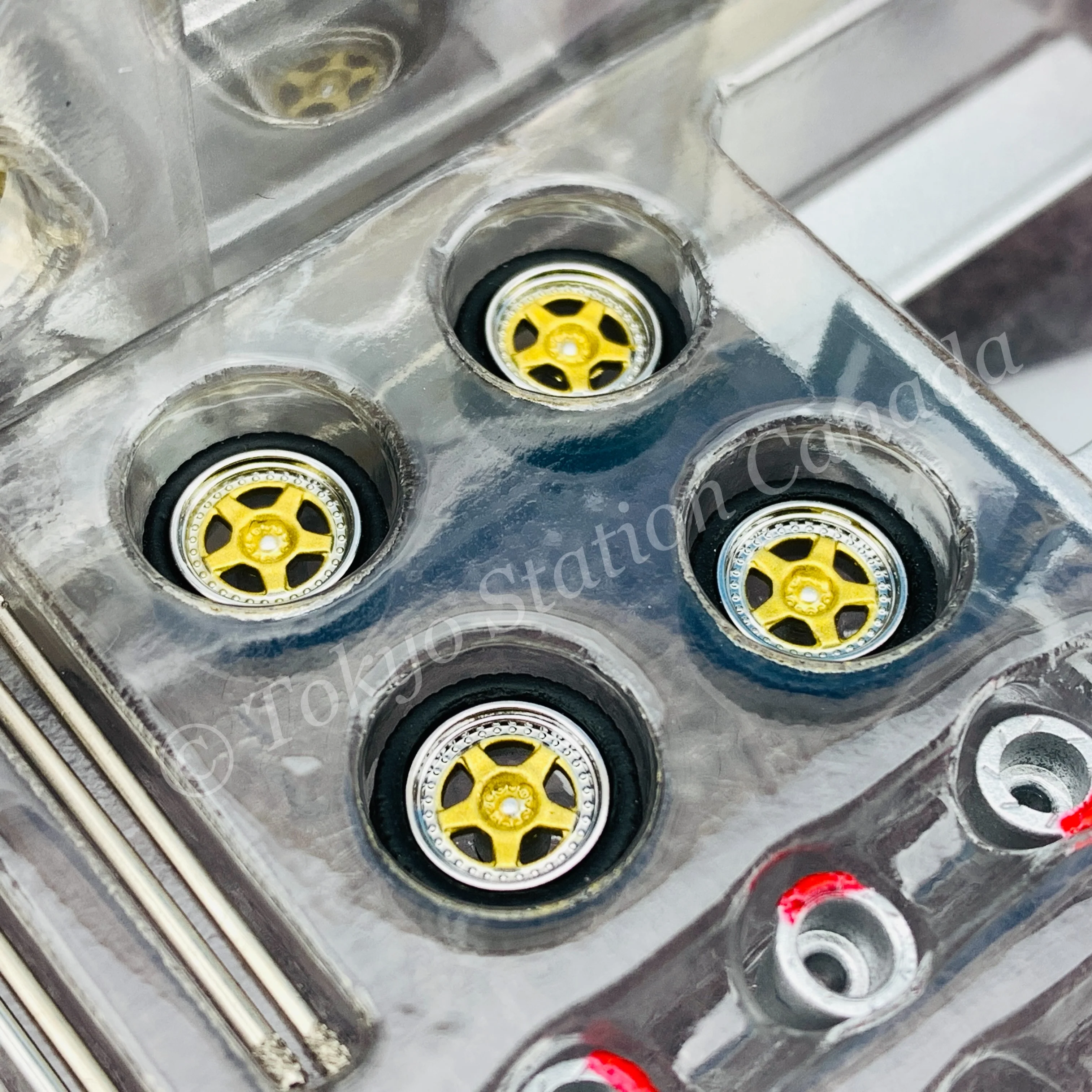 Tarmac Works 1/64 PARTS64 Work Meister CR01 Gold / polished *Include: 4 Rims / 4 Tires / 4 Axis / 2 sets of spacers / Tire Rack / Sticker T64W-004-GP - Image 2
