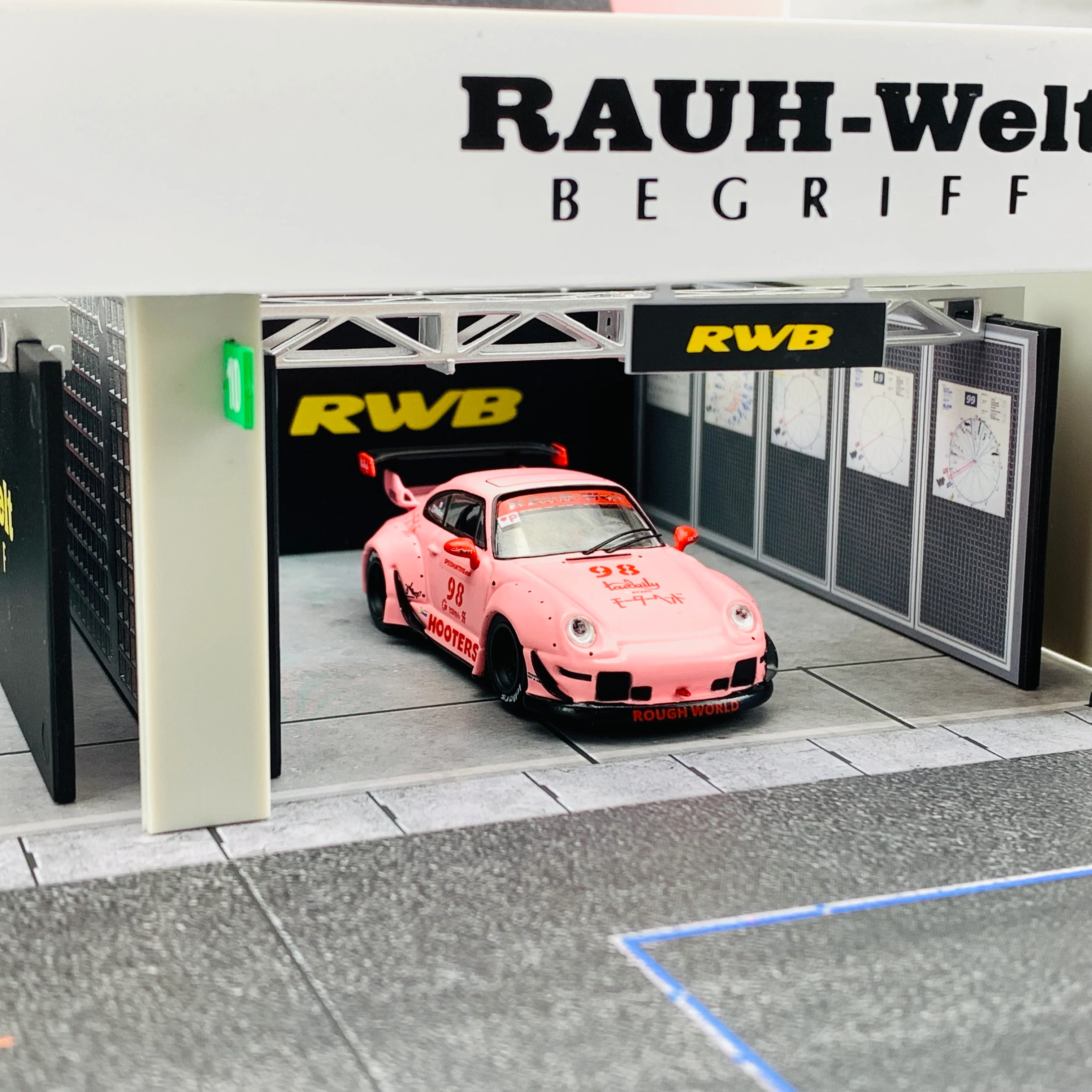 Tarmac Works 1/64 Pit Garage Diorama - RWB - PART64 T64D-001-RWB Includes exclusive model T64-017-HO RWB 993 Hooters - Image 4