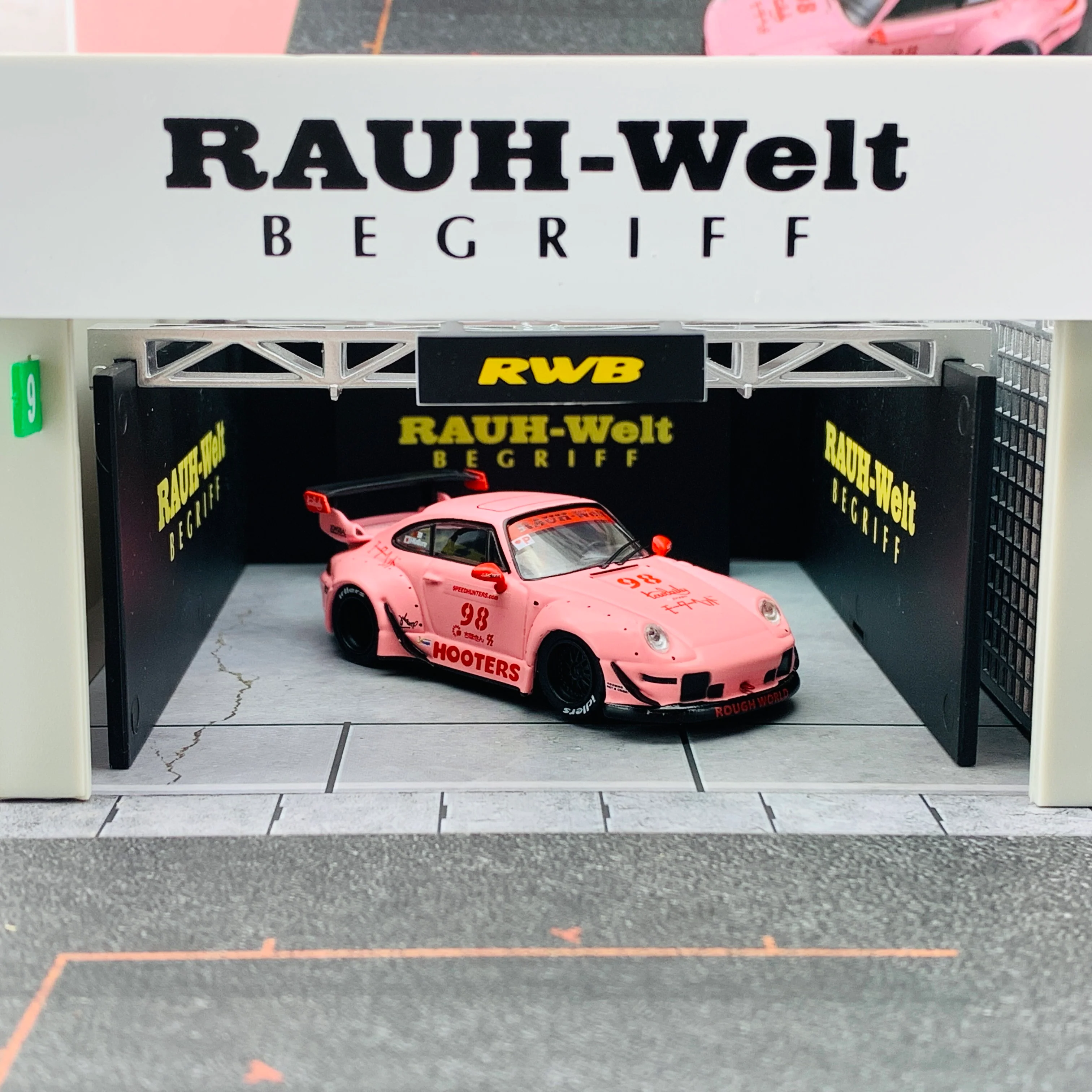 Tarmac Works 1/64 Pit Garage Diorama - RWB - PART64 T64D-001-RWB Includes exclusive model T64-017-HO RWB 993 Hooters - Image 5