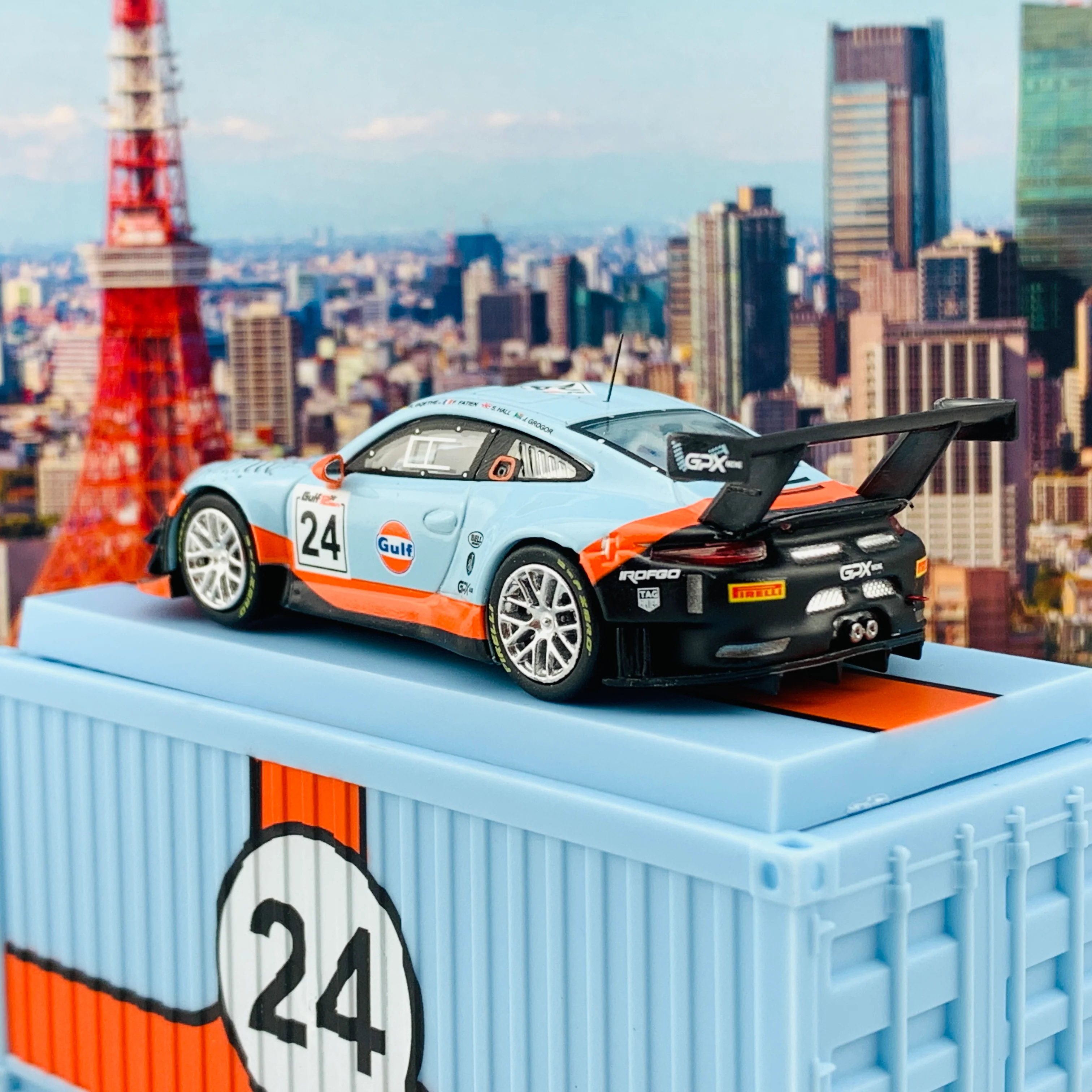 Tarmac Works 1/64 Porsche 911 GT3 R (991) GULF 12h 2018  Goethe / Hall / Fatien / Grogor *** With Container ***  T64-032-18GULF - Image 4