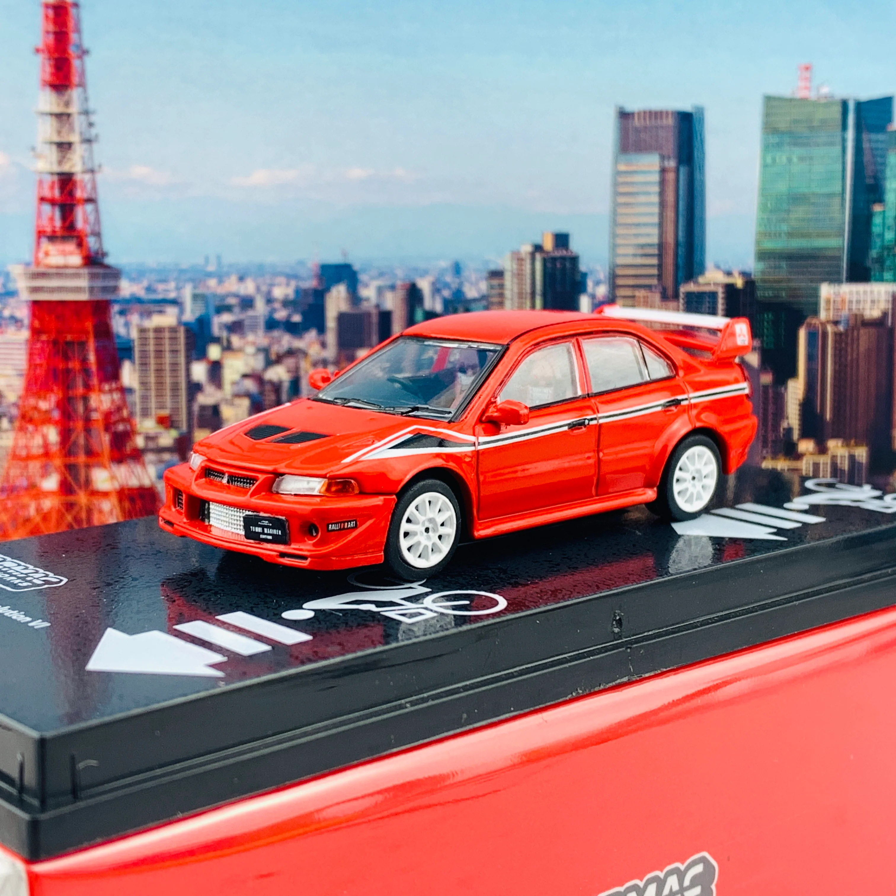 Tarmac Works 1/64 Road Collection Mitsubishi Lancer Evolution VI Tommi Makinen Edition  T64R-021-TMER - Image 2