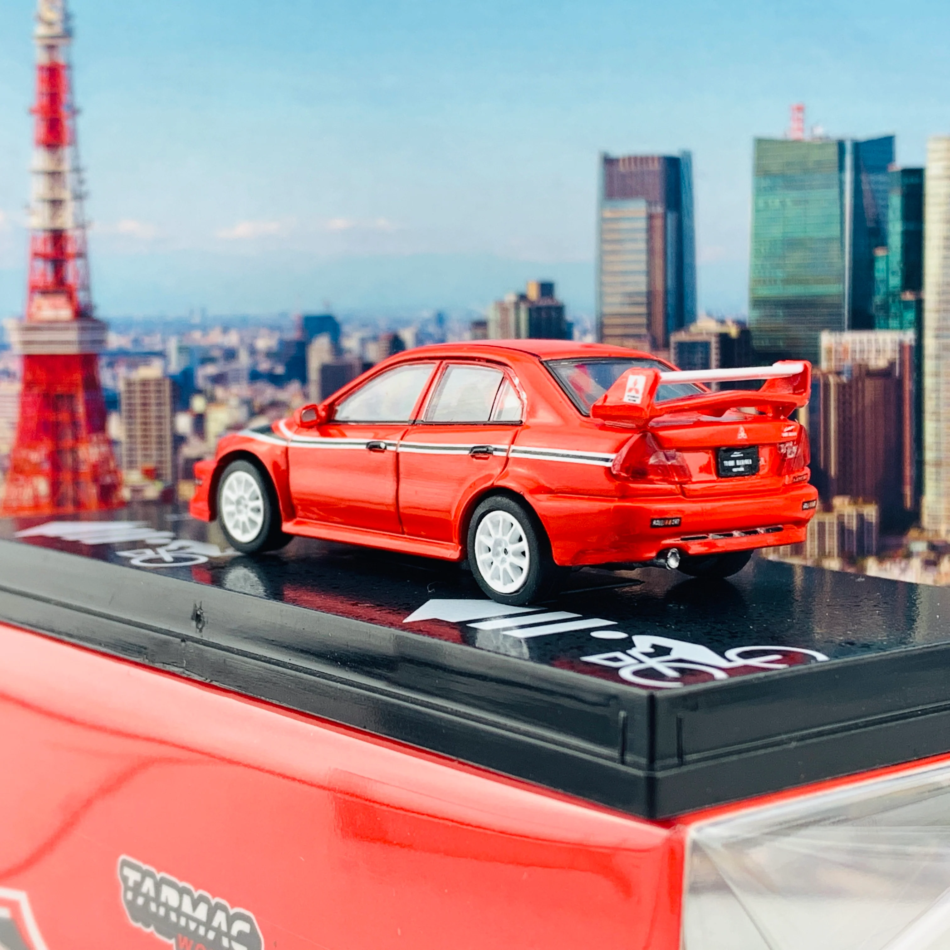 Tarmac Works 1/64 Road Collection Mitsubishi Lancer Evolution VI Tommi Makinen Edition  T64R-021-TMER - Image 4