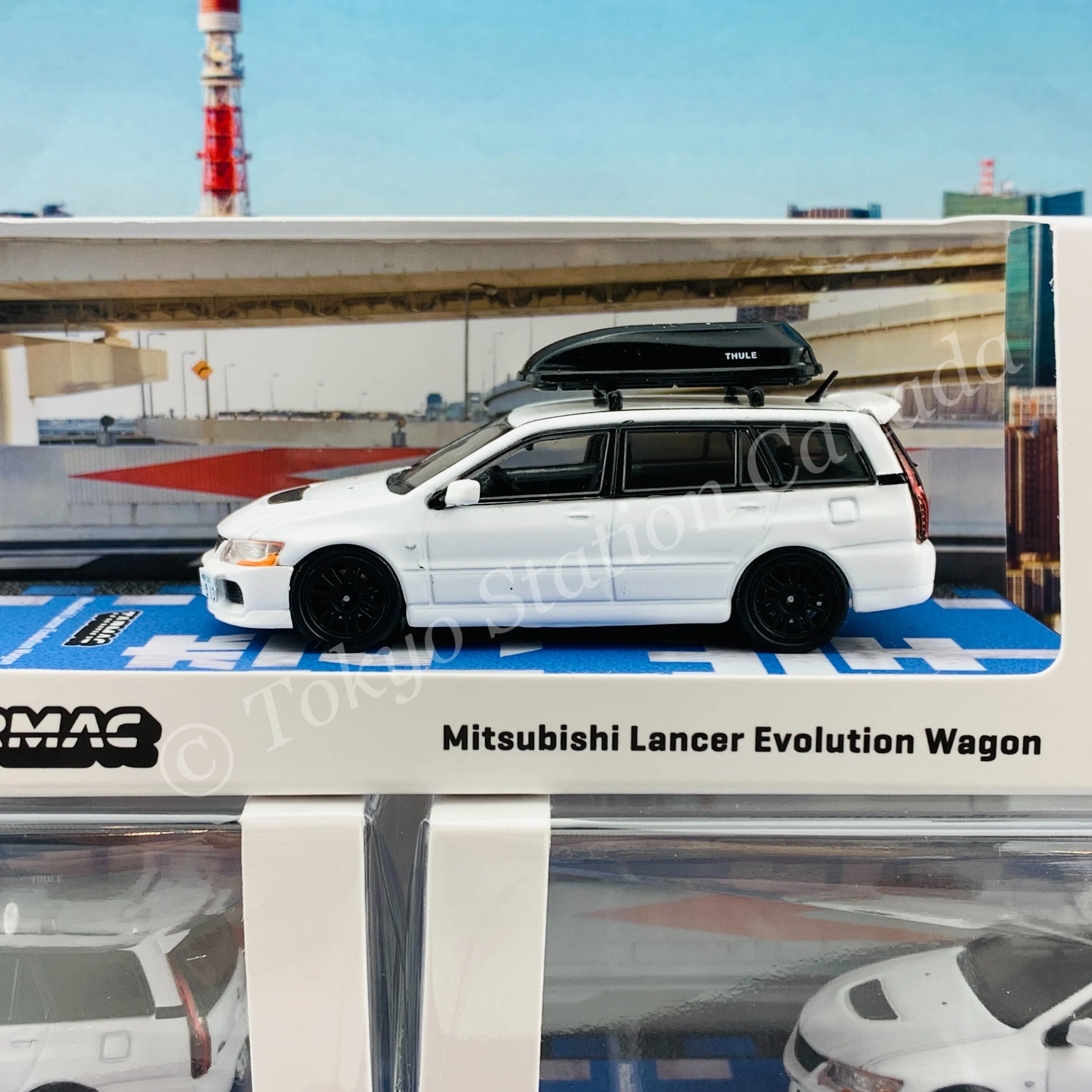 Tarmac Works 1/64 ROAD64 Mitsubishi Lancer Evolution Wagon With detached rooftop cargo carrier White T64R-042-WH - Image 2