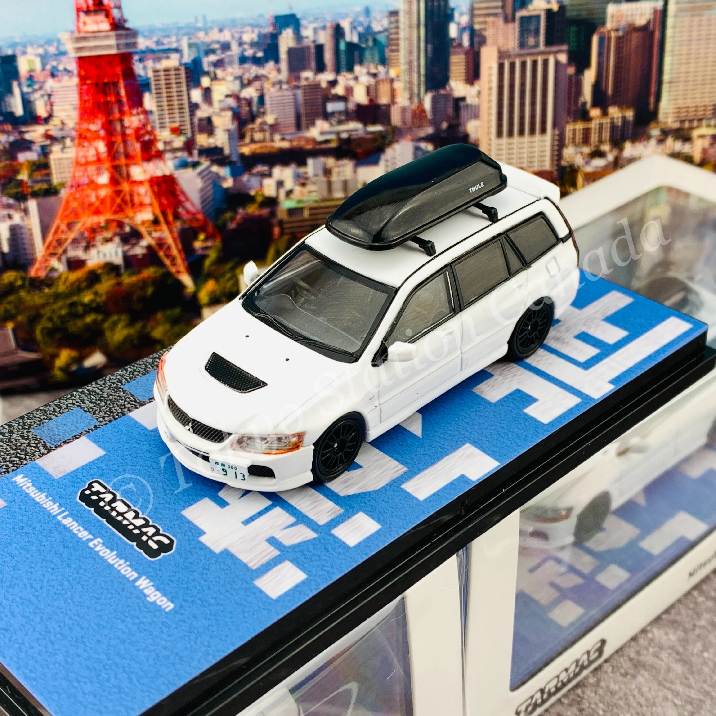 Tarmac Works 1/64 ROAD64 Mitsubishi Lancer Evolution Wagon With detached rooftop cargo carrier White T64R-042-WH - Image 3