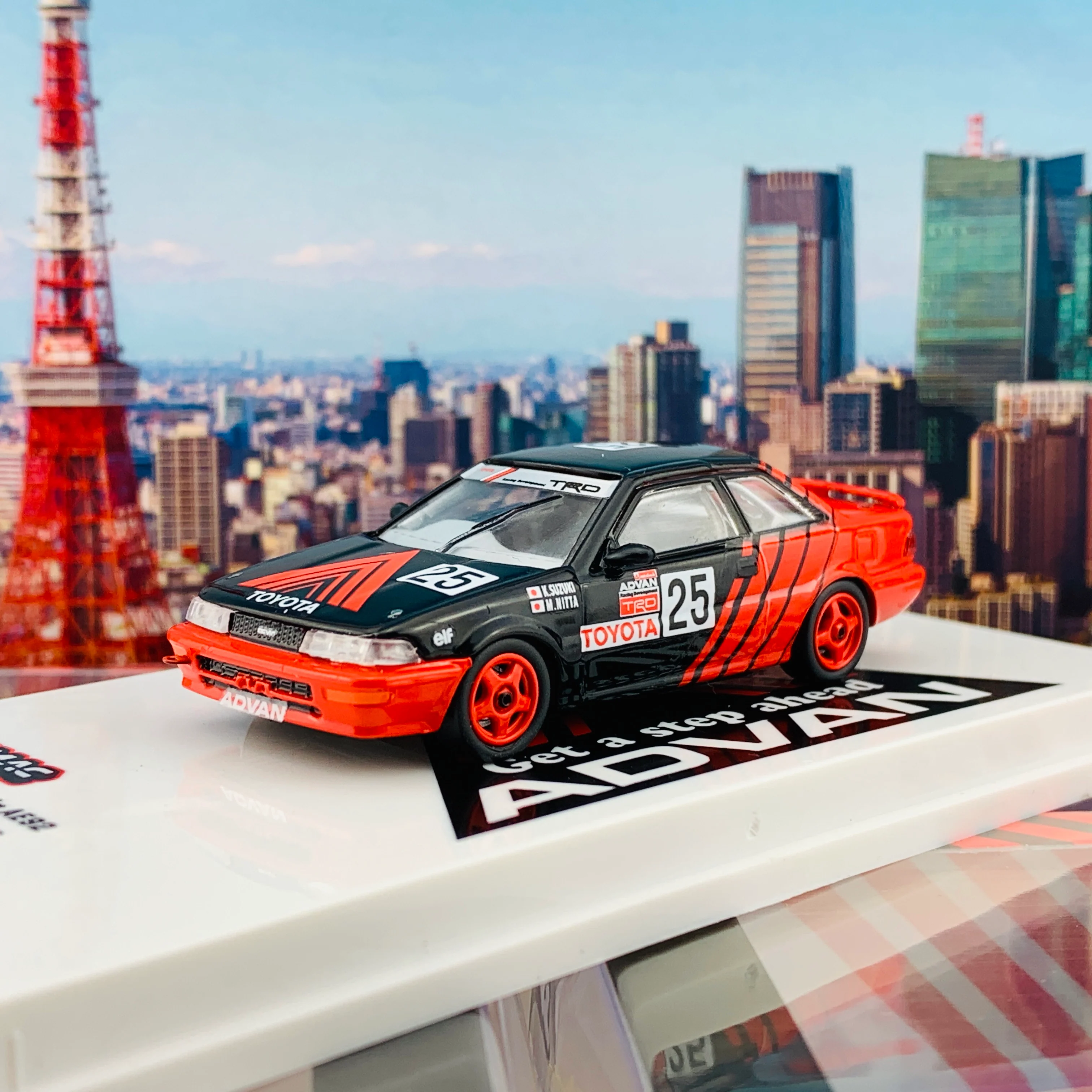 Tarmac Works 1/64 Toyota Corolla Levin AE92 JTCC 1990 Div.3 Champion 鈴木惠一/ 新田守男  T64-036-90JTC25 - Image 2