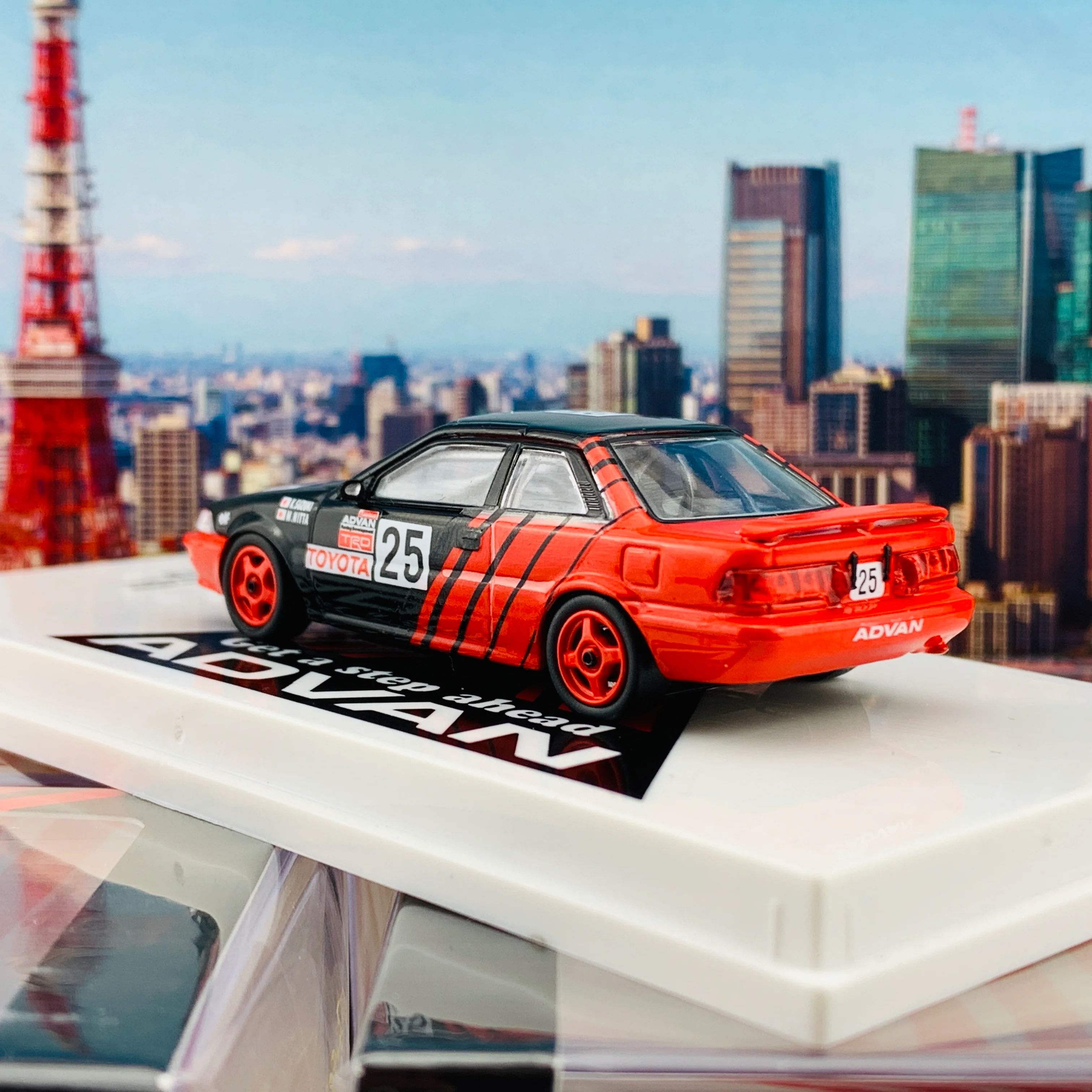 Tarmac Works 1/64 Toyota Corolla Levin AE92 JTCC 1990 Div.3 Champion 鈴木惠一/ 新田守男  T64-036-90JTC25 - Image 5