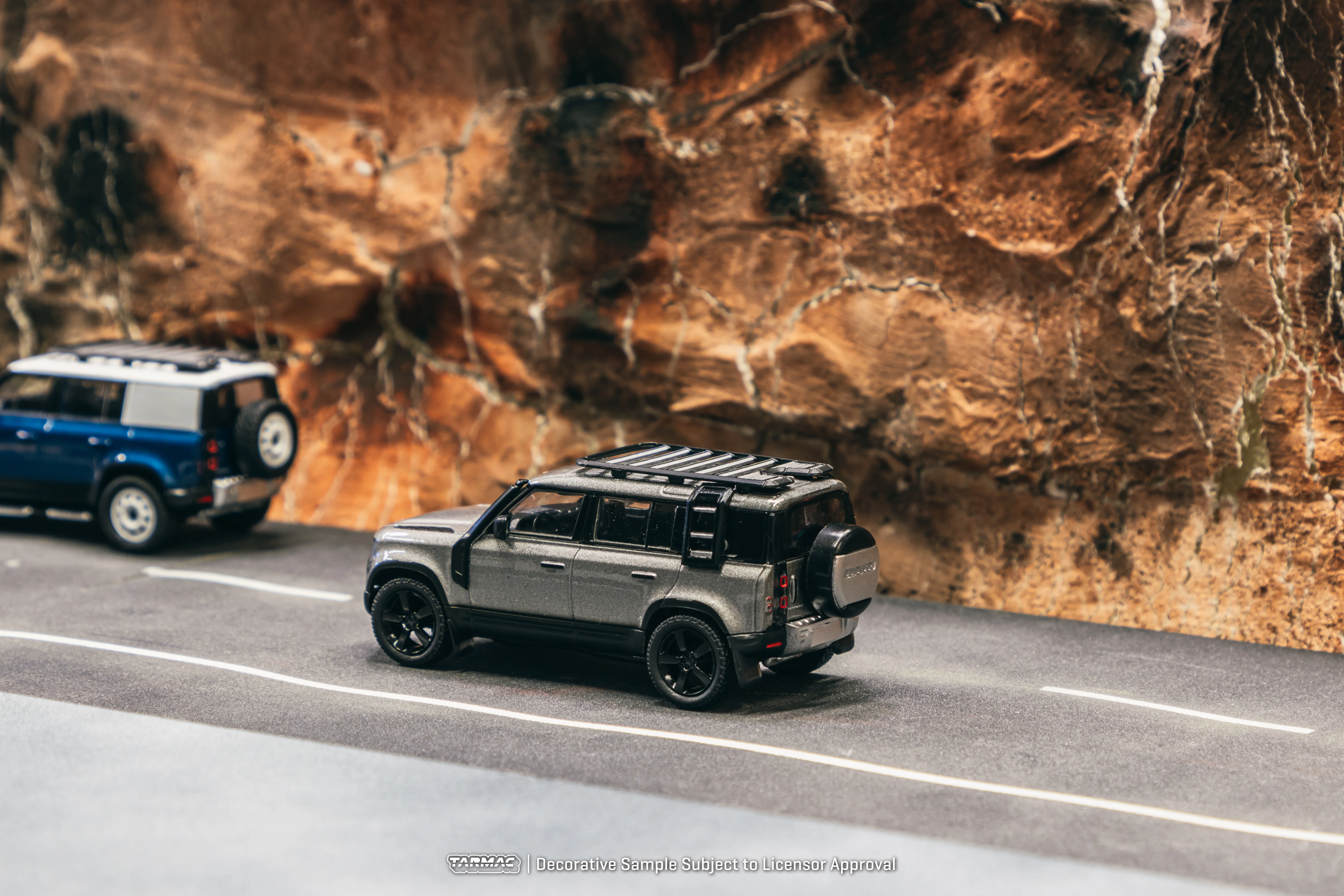 TARMAC WORKS GLOBAL64 1/64 Land Rover Defender 110 Grey Metallic T64G-020-GY - Image 2