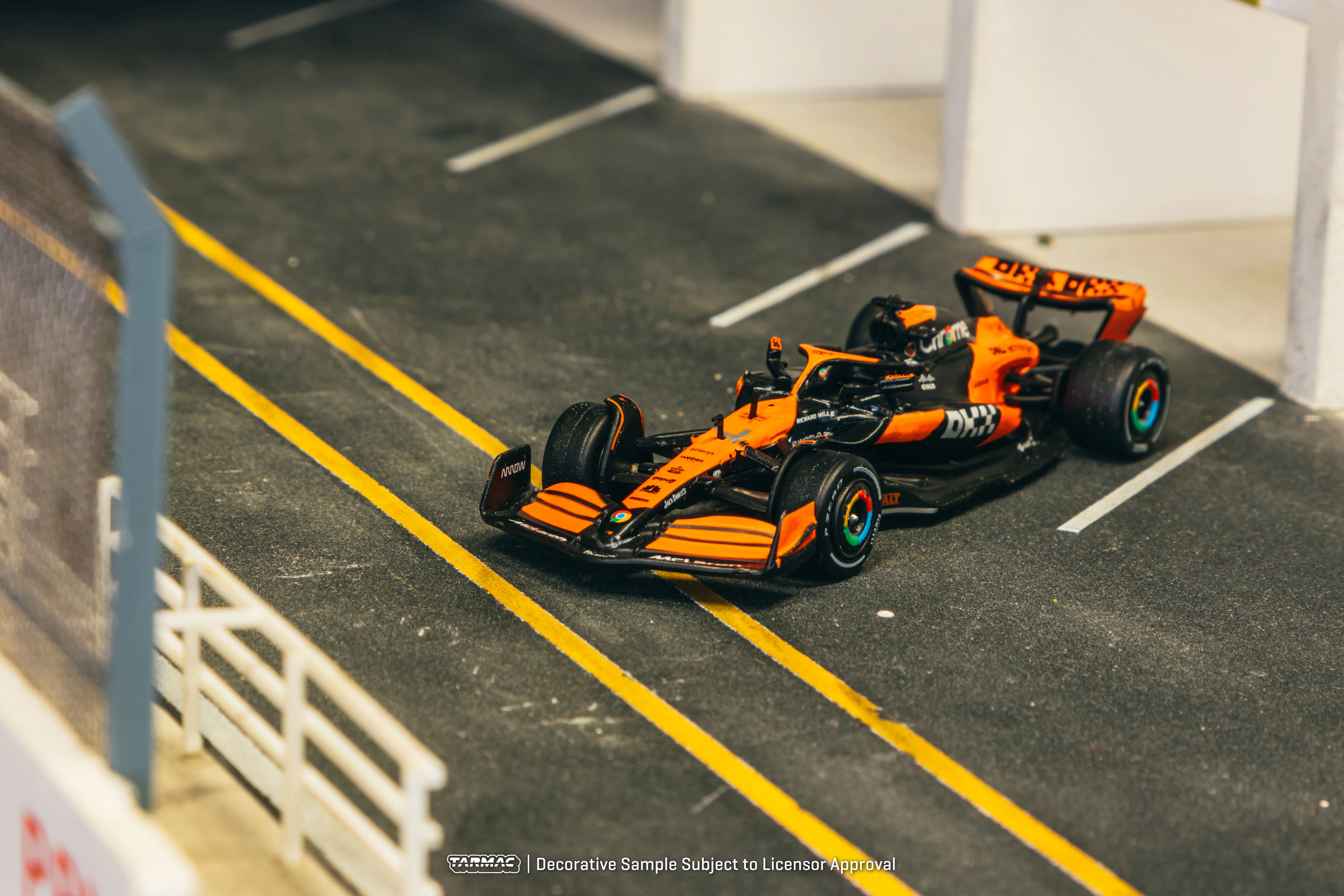 TARMAC WORKS GLOBAL64 1/64 McLaren MCL60 2024 Livery Show Car T64G-F070-2024 - Image 2