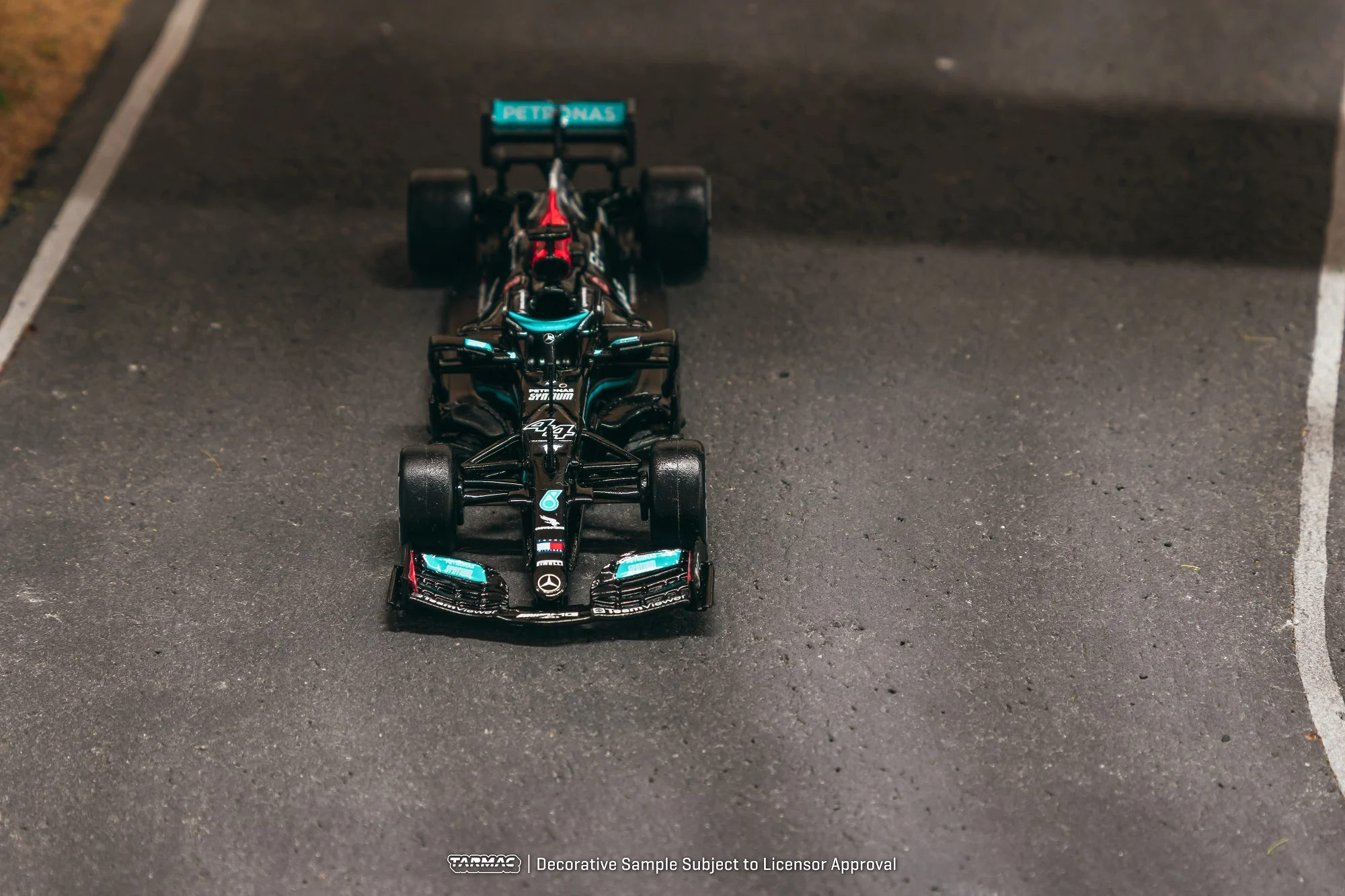TARMAC WORKS GLOBAL64 1/64 Mercedes-AMG F1 W12 E Performance British Grand Prix 2021 Winner Lewis Hamilton T64G-F037-LH1 - Image 3