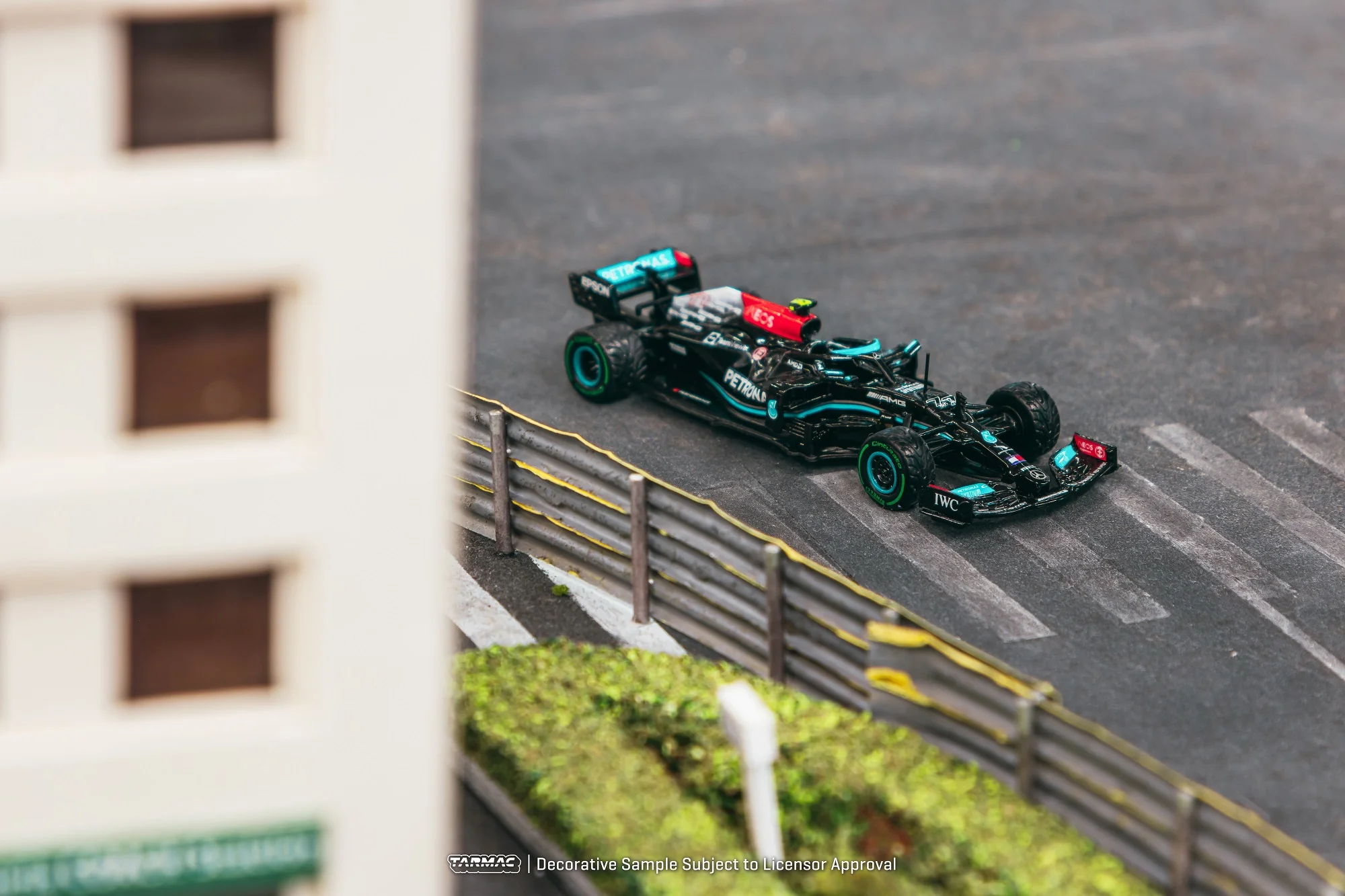 PREORDER TARMAC WORKS GLOBAL64 1/64 Mercedes-AMG F1 W12 E Performance Turkish Grand Prix 2021 Winner Valtteri Bottas T64G-F037-VB1 (Approx. Release Date : APRIL 2023 subject to manufacturer's final decision) - Image 3