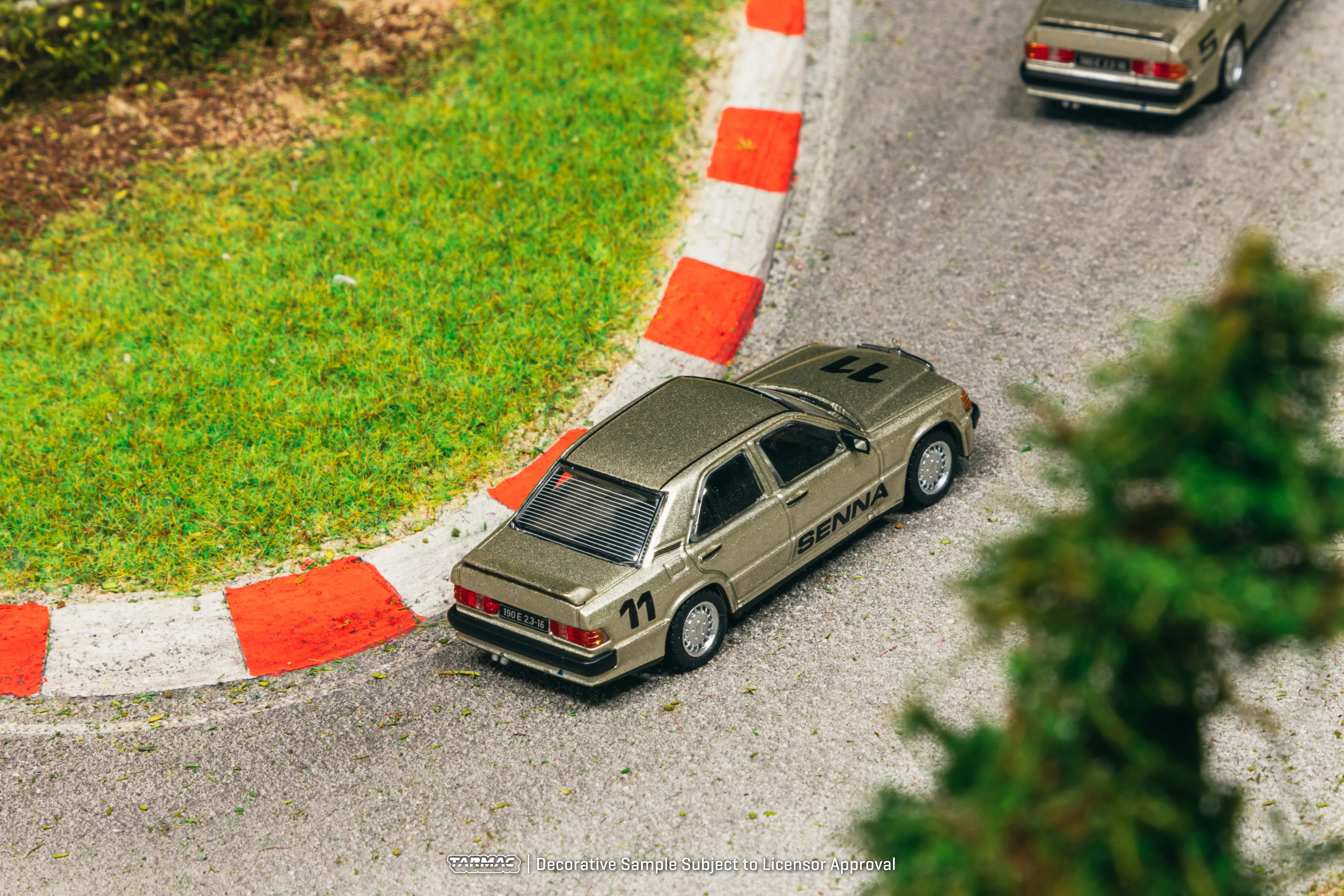 TARMAC WORKS GLOBAL64 1/64 Mercedes-Benz 190 E 2.3-16 Race of Champion 1984 Ayrton Senna T64G-047-84ROC11 - Image 2