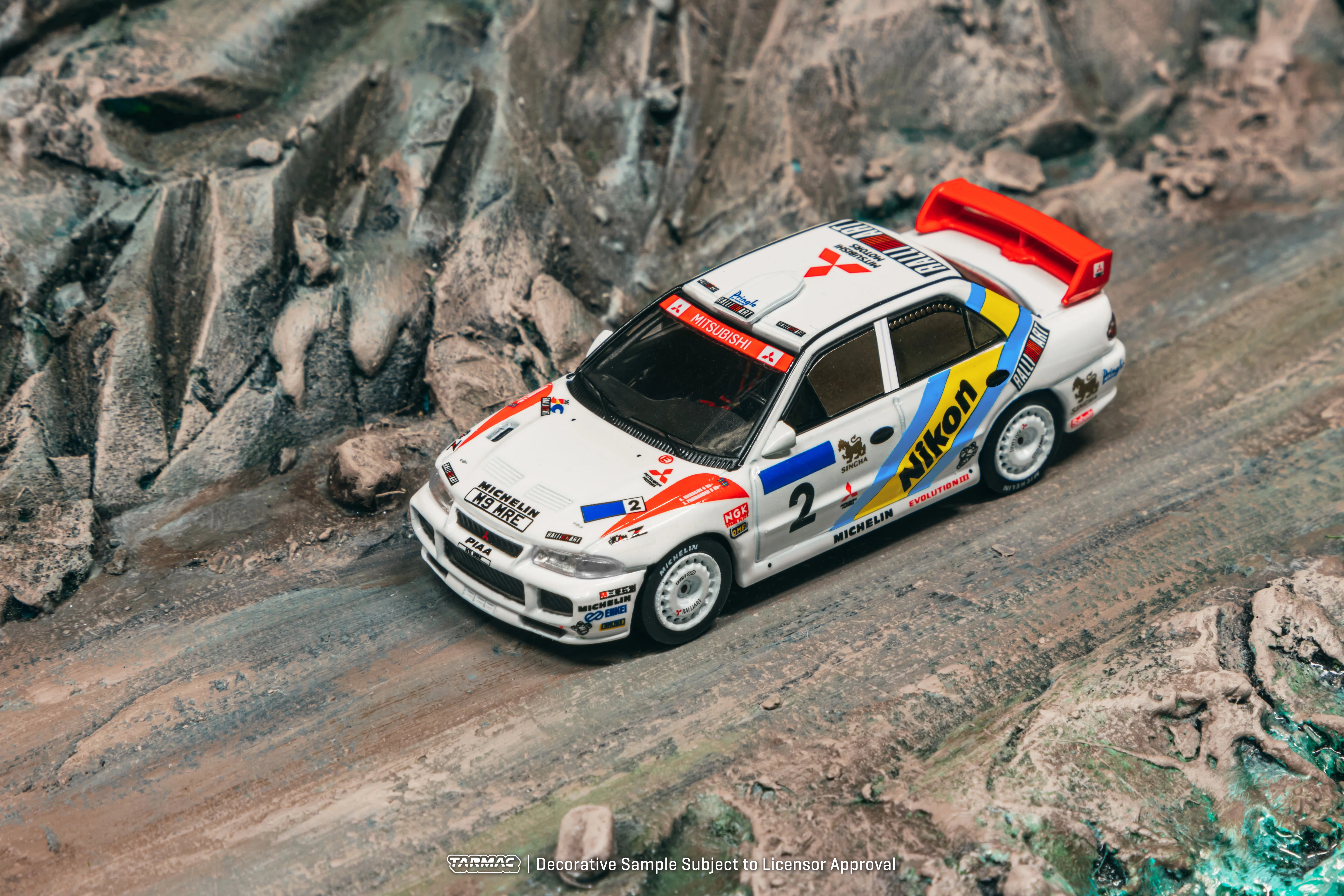 TARMAC WORKS GLOBAL64 1/64 Mitsubishi Lancer Evolution III Hong Kong-Beijing Rally 1995 Winner K. Eriksson / S. Parmander T64G-050-95HKBR02 - Image 2