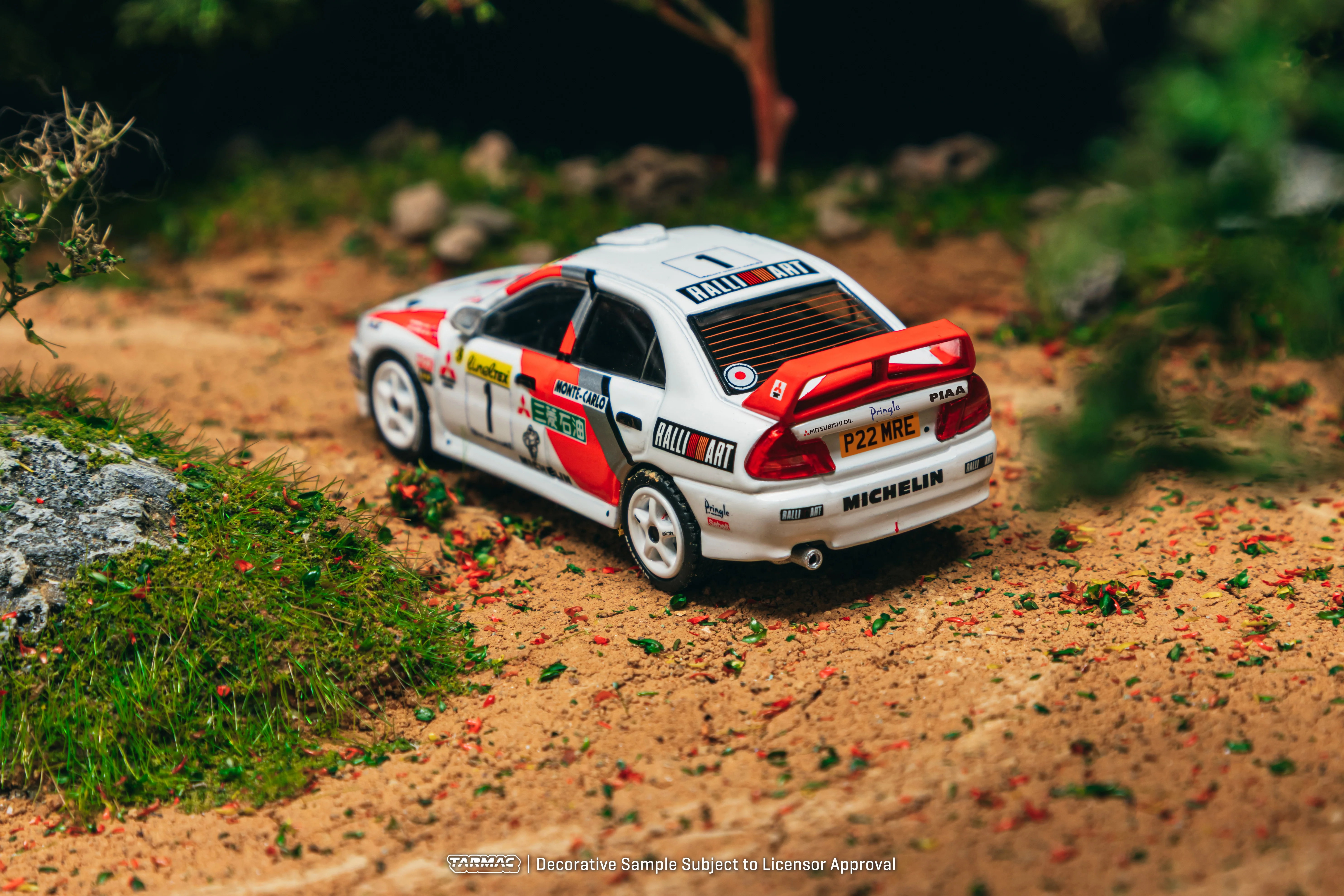 TARMAC WORKS GLOBAL64 1/64 Mitsubishi Lancer Evolution IV Rallye Monte-Carlo 1997 Tommi Mäkinen / Seppo Harjanne T64G-076-97MCR01 - Image 2