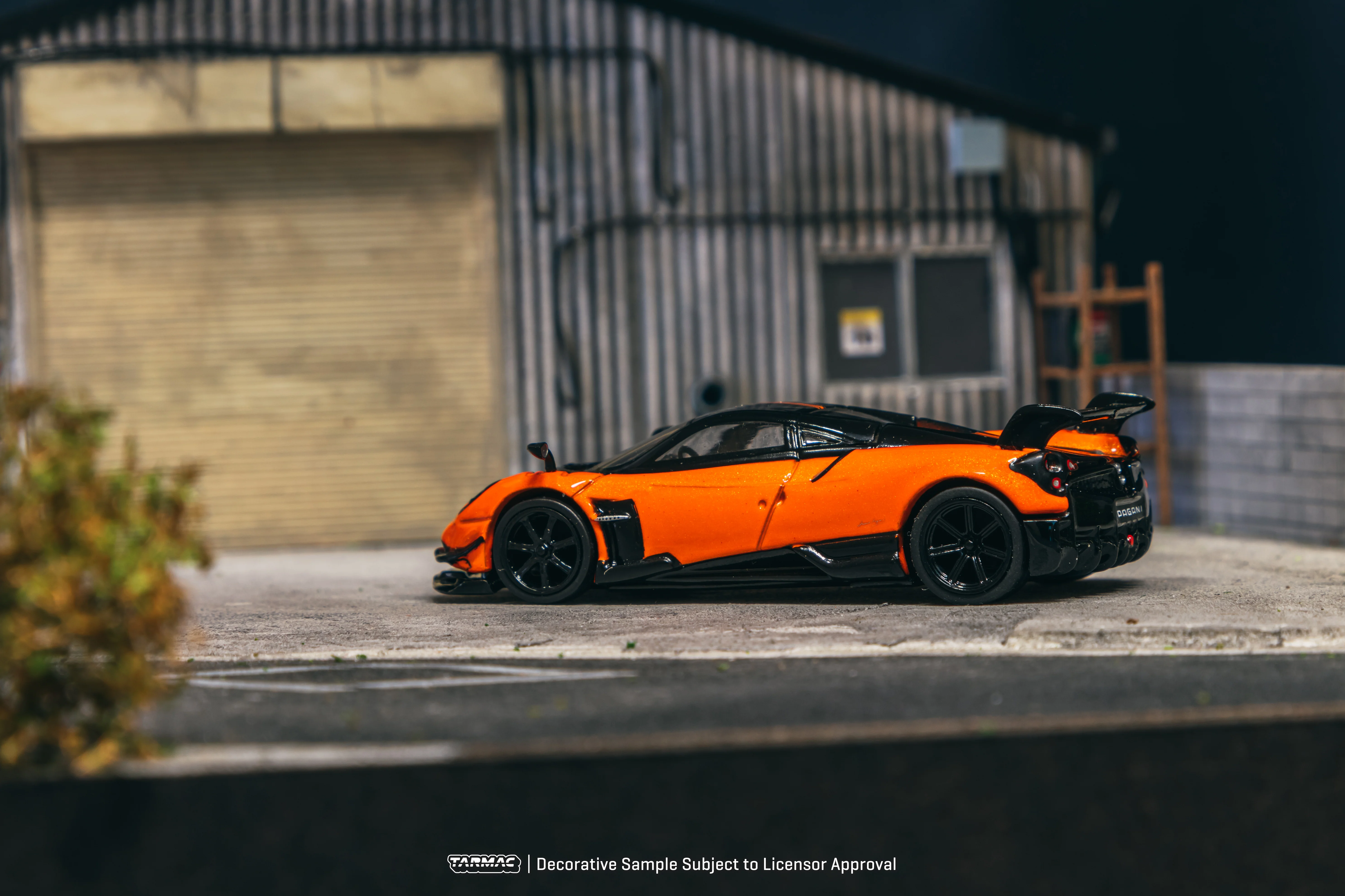 TARMAC WORKS GLOBAL64 1/64 Pagani Huayra BC Arancio Saint Tropez T64G-TL014-OR - Image 2