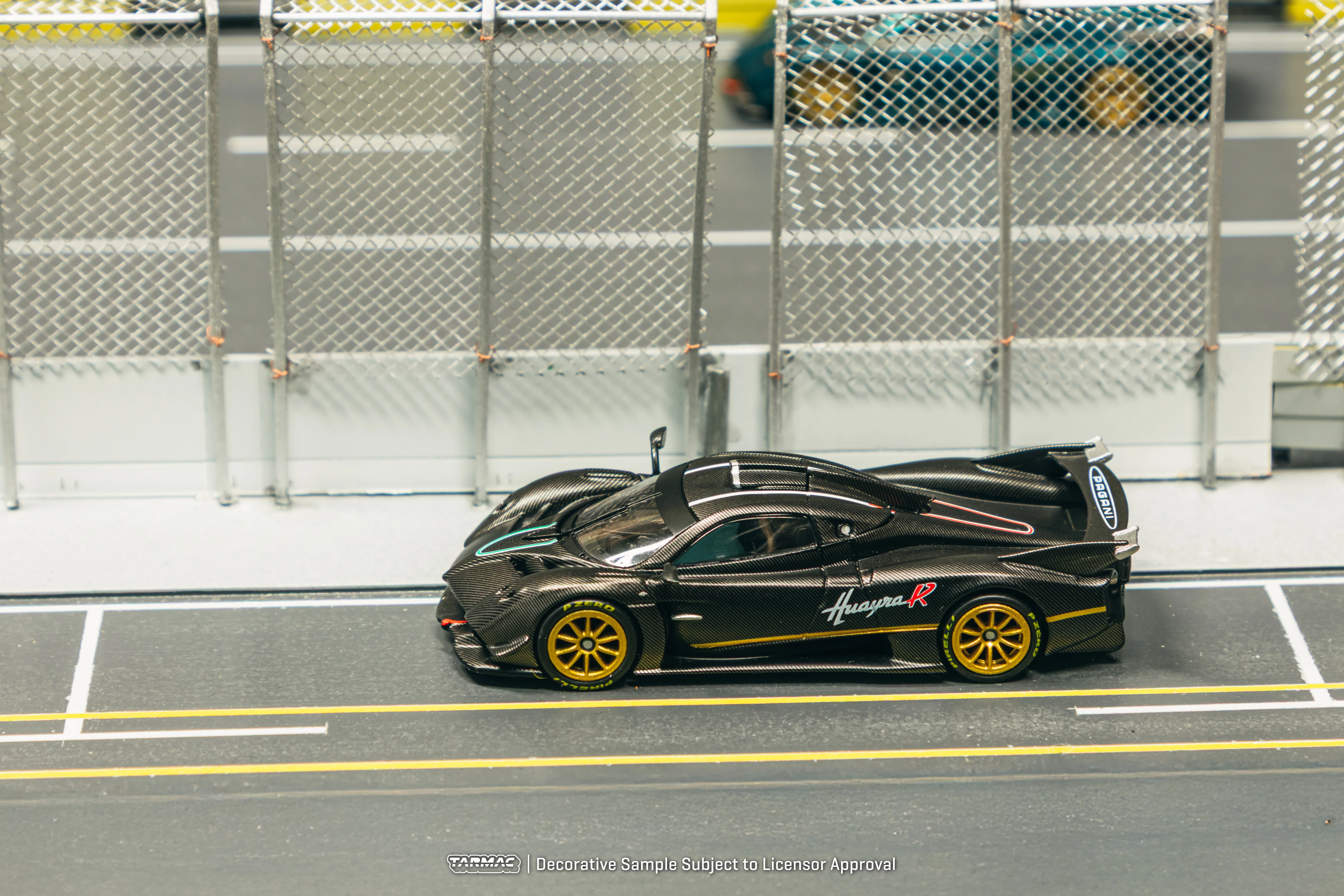 TARMAC WORKS GLOBAL64 1/64 Pagani Huayra R Matt Black Carbon Fiber T64G-TL035-MBCF - Image 2