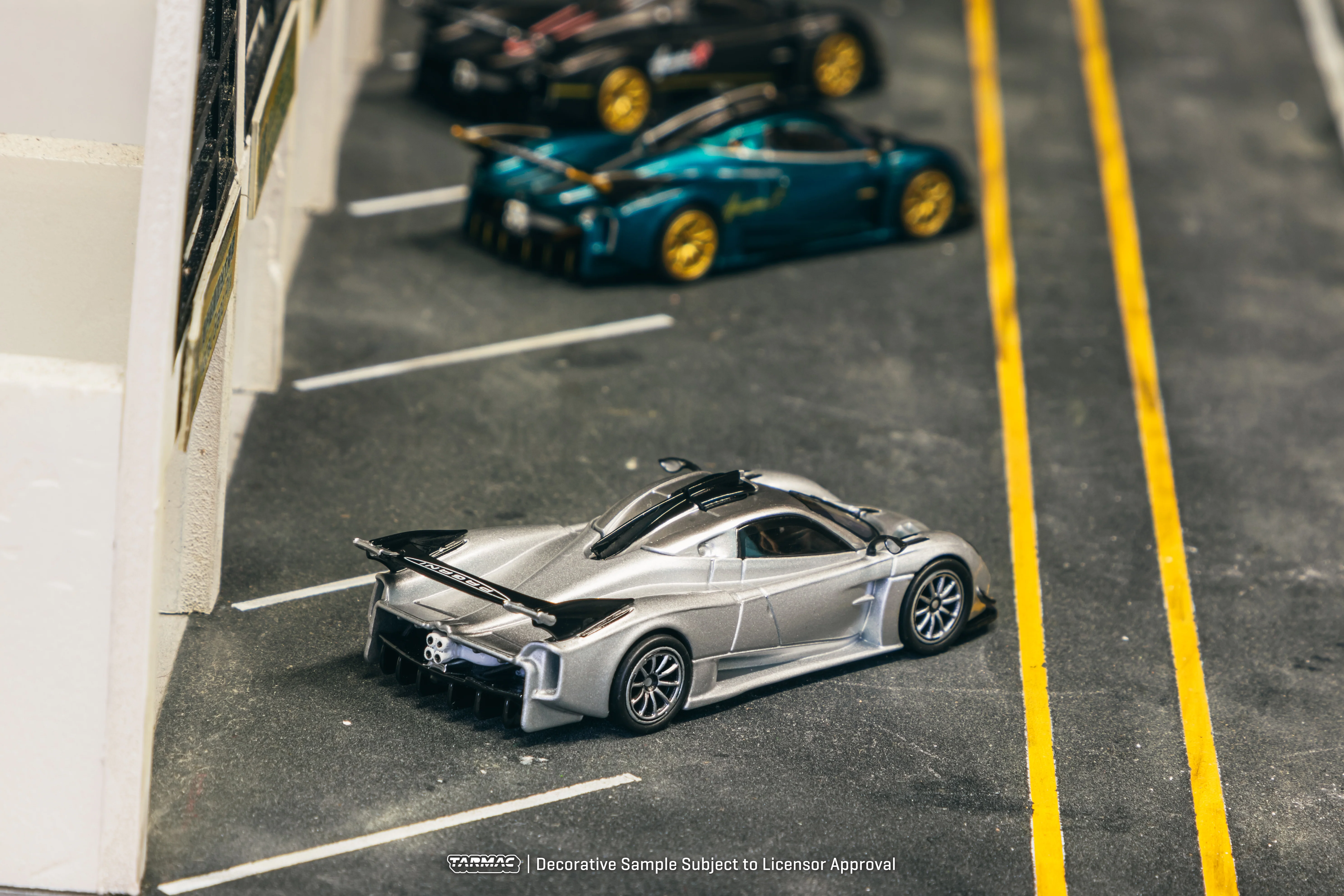 TARMAC WORKS GLOBAL64 1/64 Pagani Huayra R Satin Silver T64G-TL035-SL - Image 2