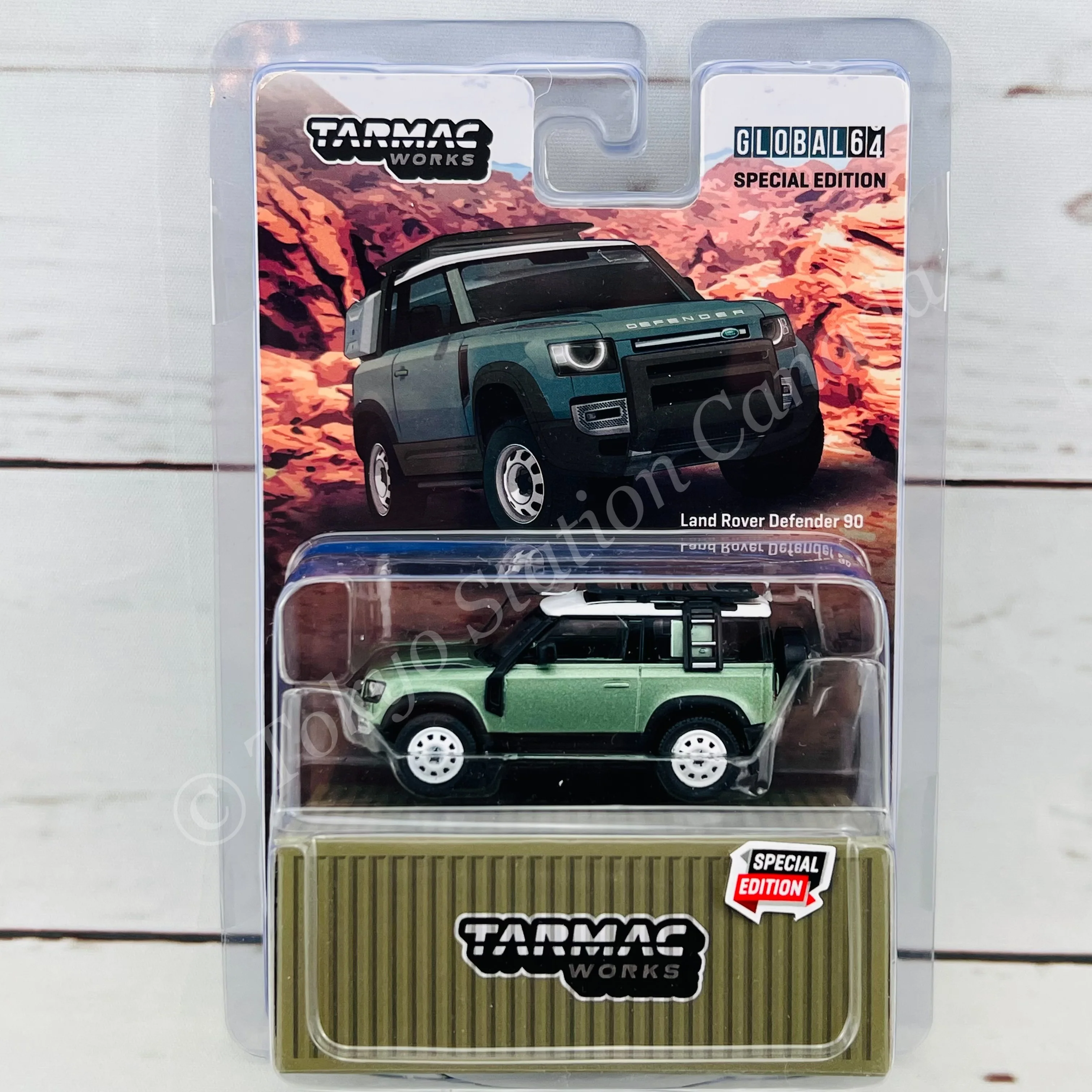 TARMAC WORKS GLOBAL64 Land Rover Defender 90 Green Metallic "2021 HK Toycar Salon Edition" T64G-019-GR - Image 2