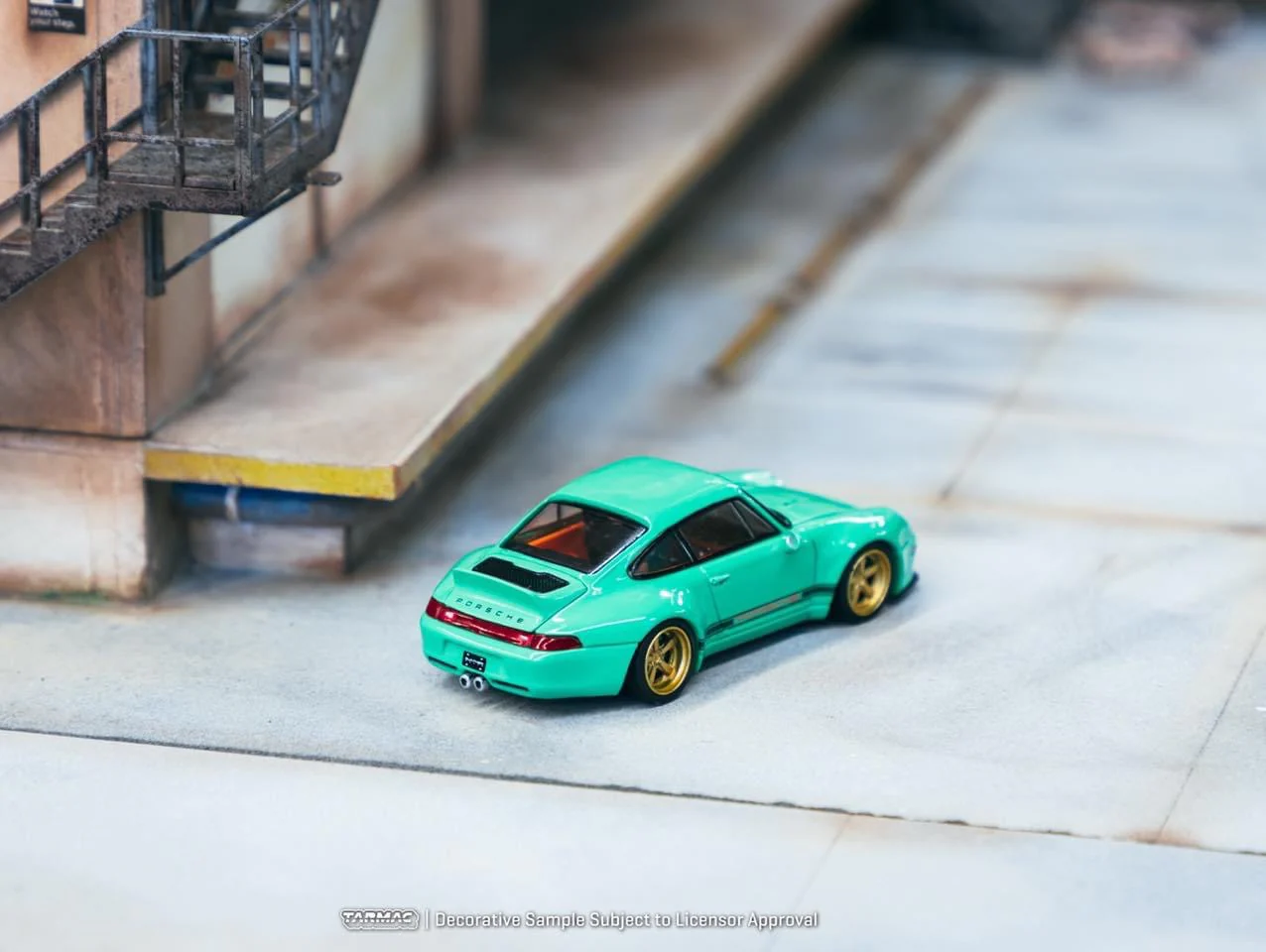 TARMAC WORKS HOBBY64 1/64 Gunther Werks 993 Green With Special Packaging Box T64-TL054-GR - Image 4